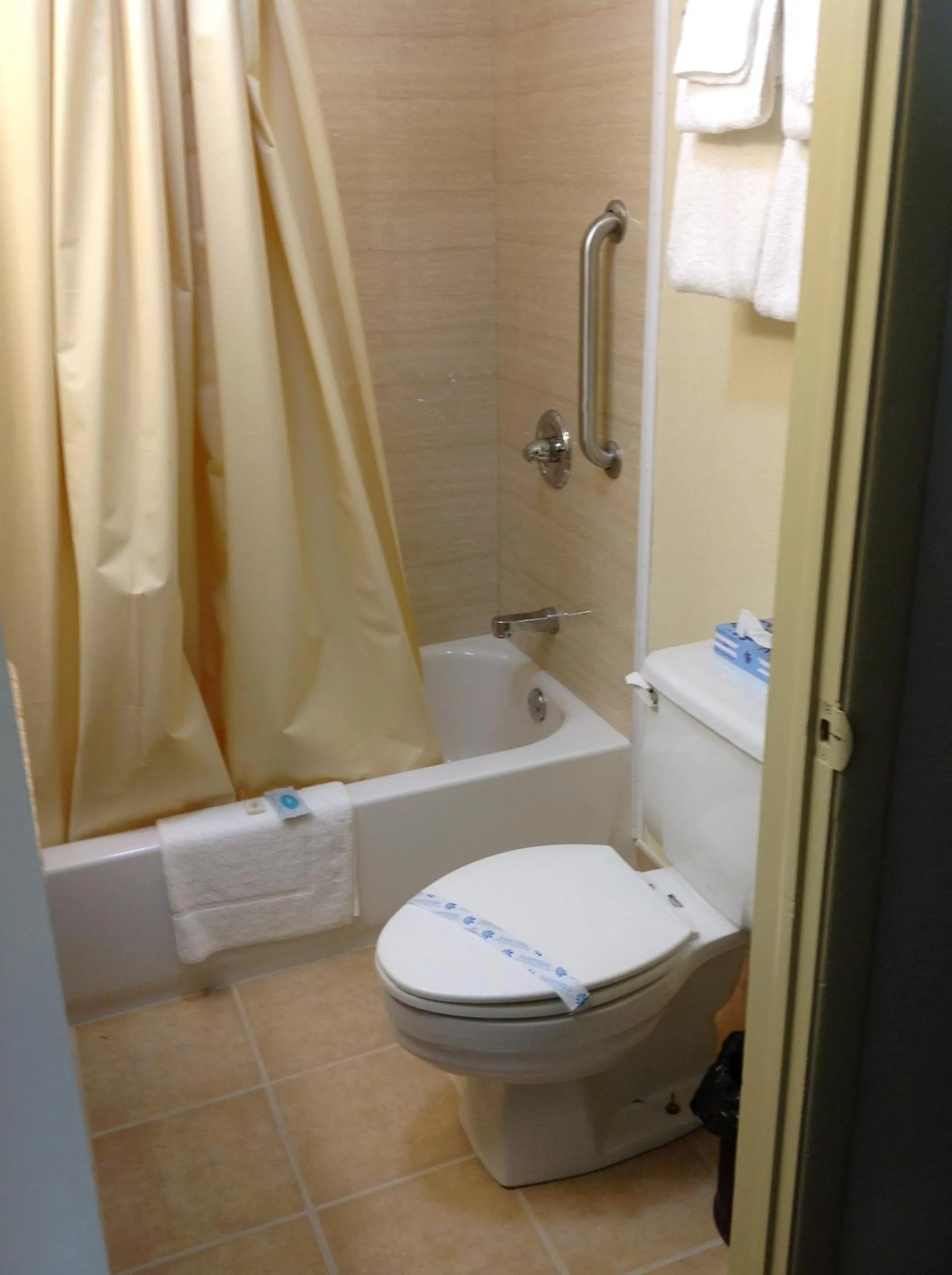 Queen Room with Two Queen Beds - Non-Smoking in Econo Lodge Manchester Center