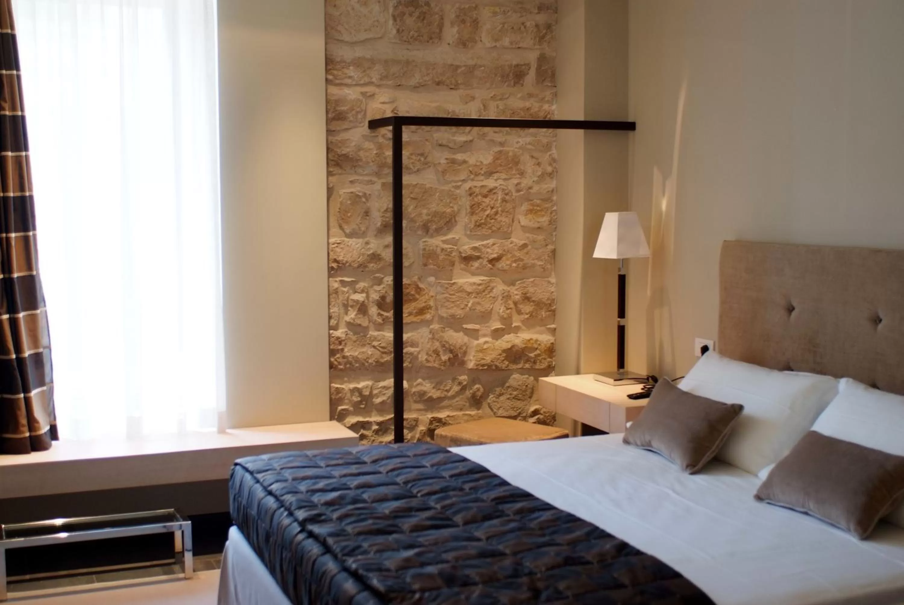 Photo of the whole room, Bed in El Homs Palace Hotel