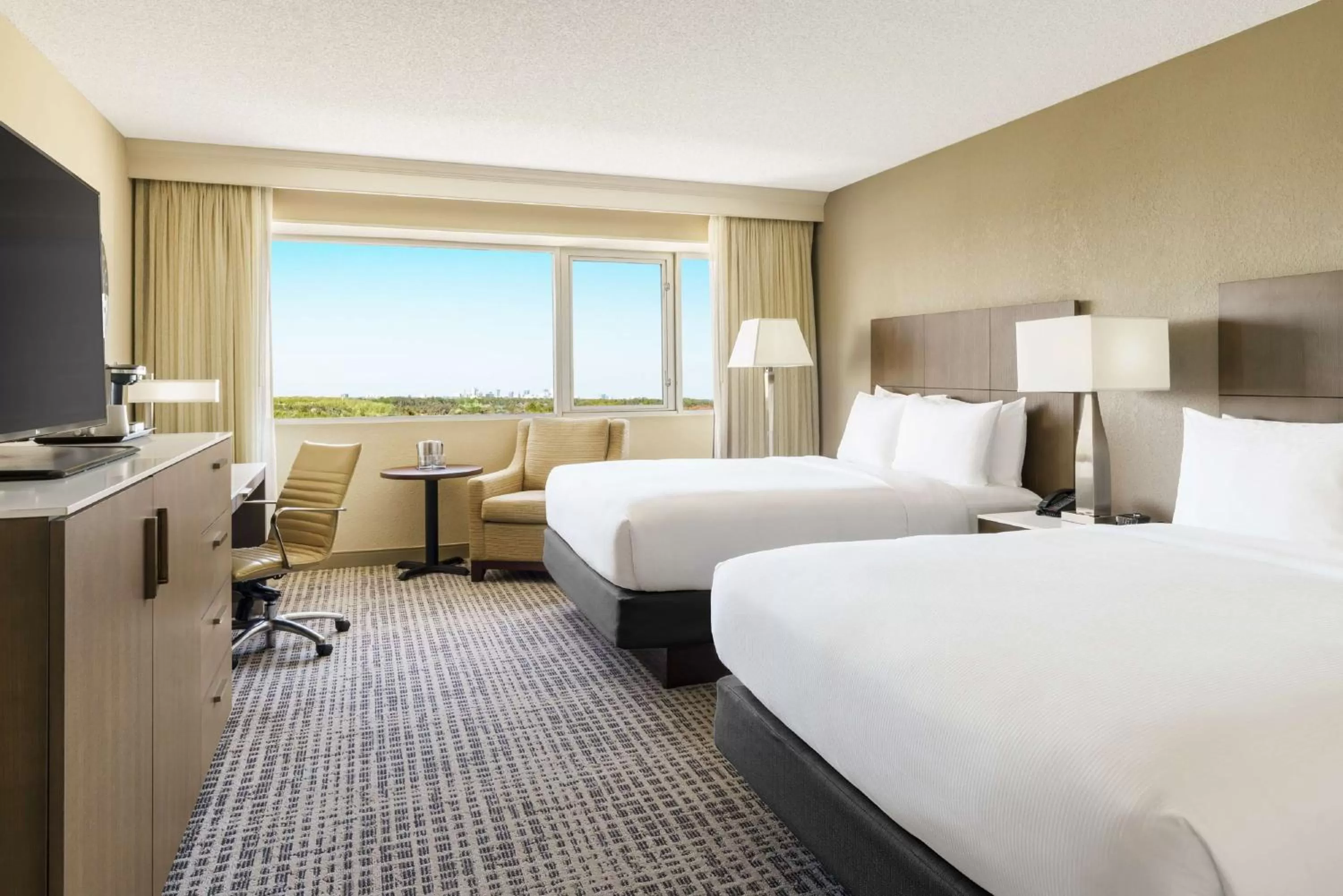 Bedroom, Bed in DoubleTree by Hilton Orlando Airport Hotel