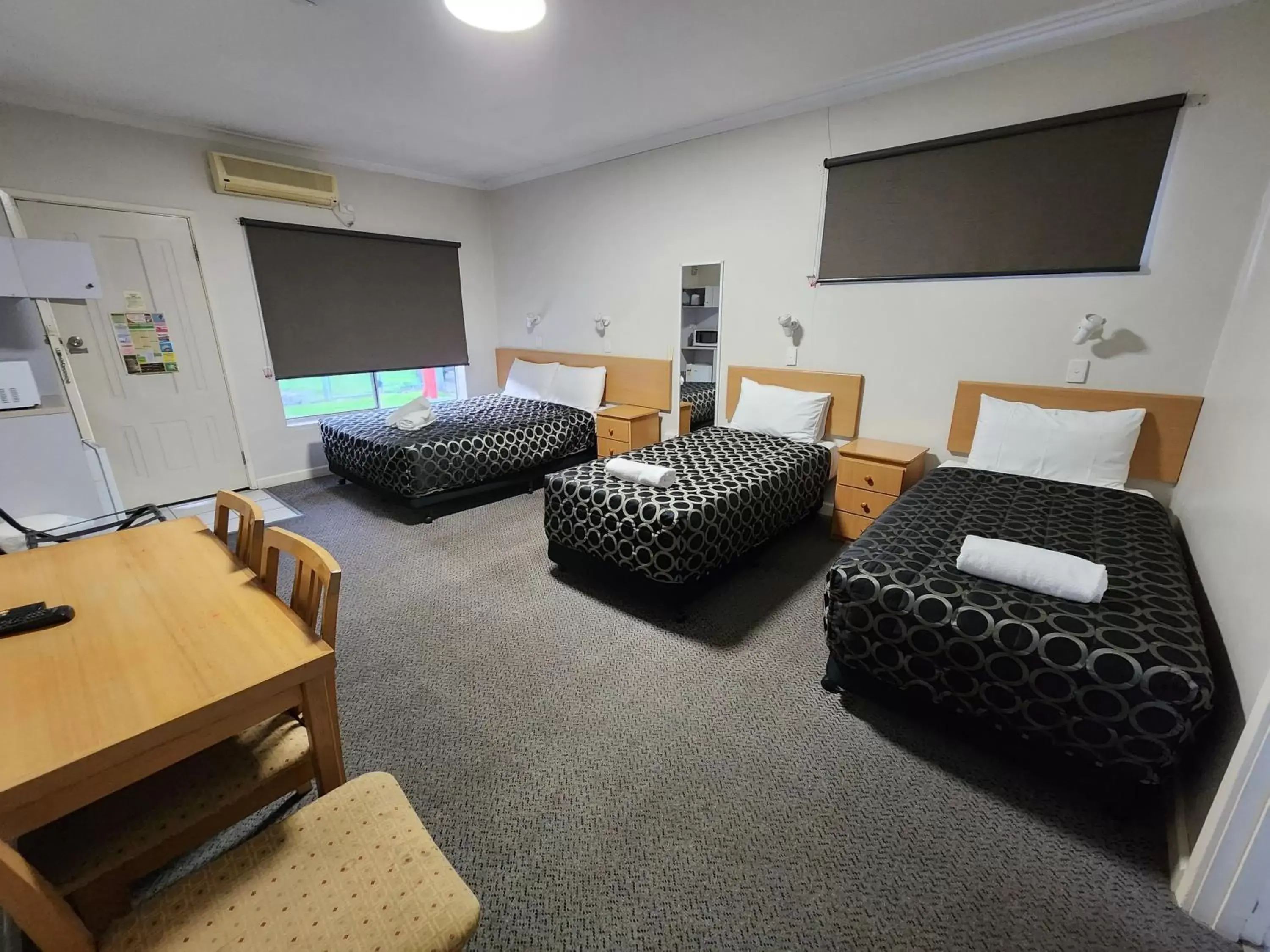 Premium Quadruple Room in Hume Inn Motel Albury CBD Premium Quadruple Room in Hume Inn Motel Albury CBD