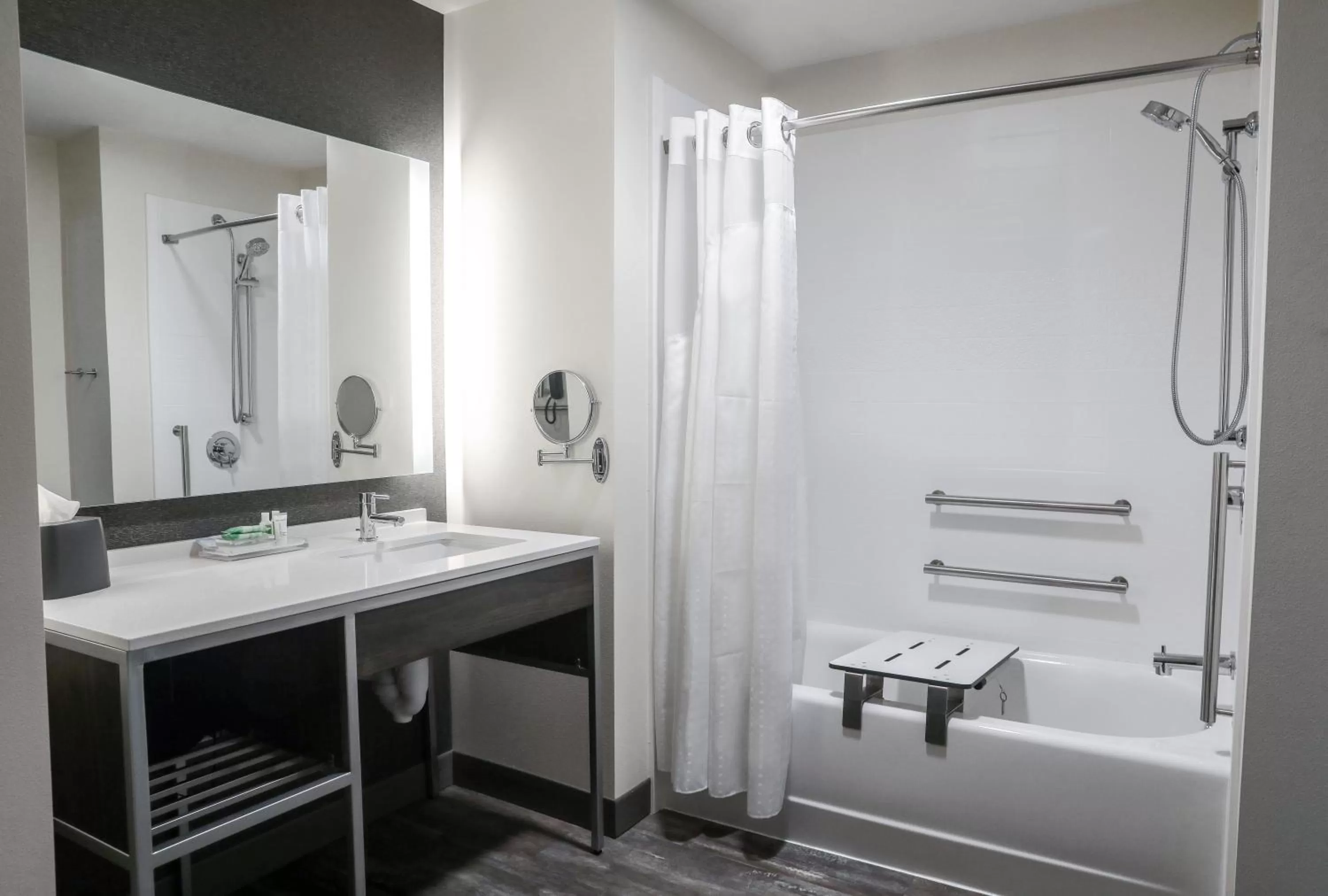 Bathroom in Holiday Inn & Suites Sioux Falls - Airport by IHG