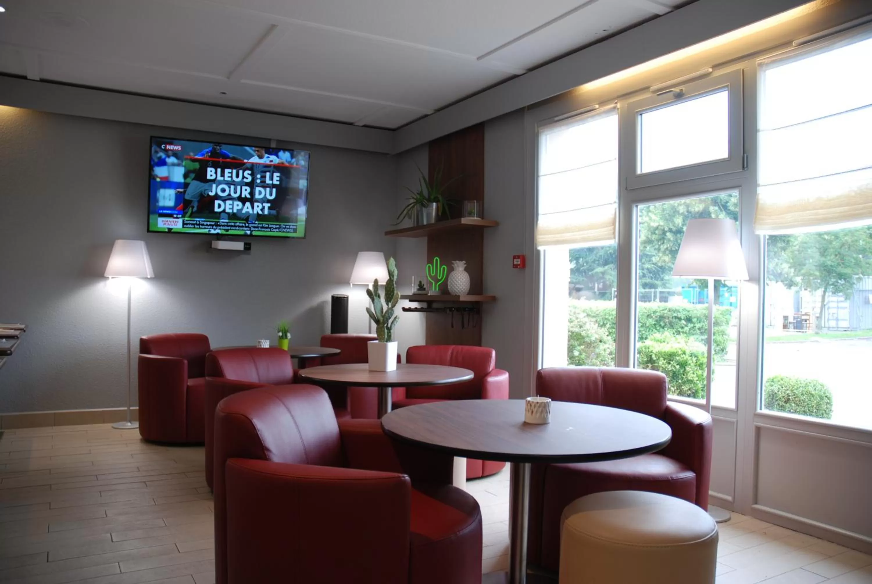 Seating area in Campanile Creil - Villers-Saint-Paul