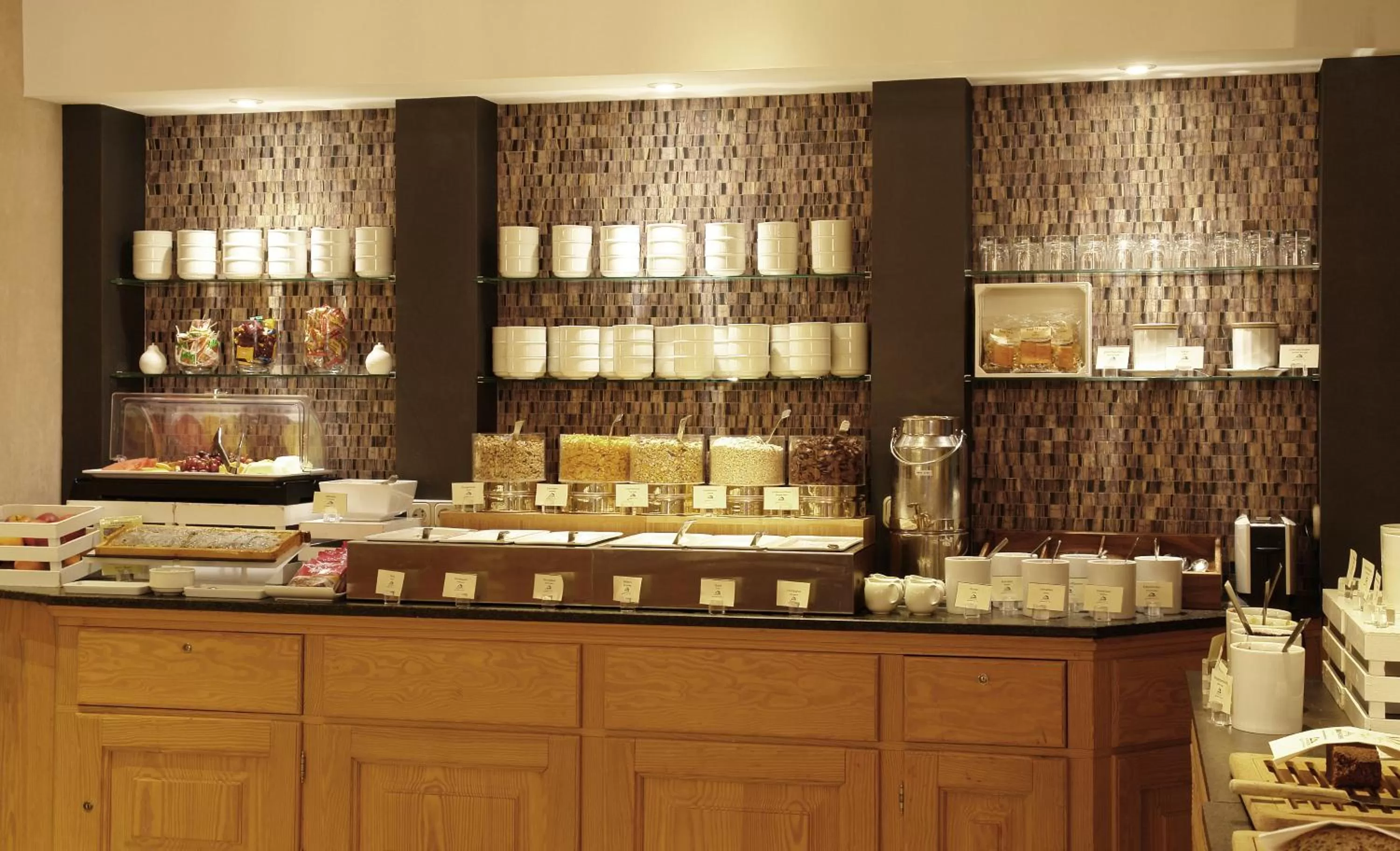 Restaurant/places to eat in Villa Huxori