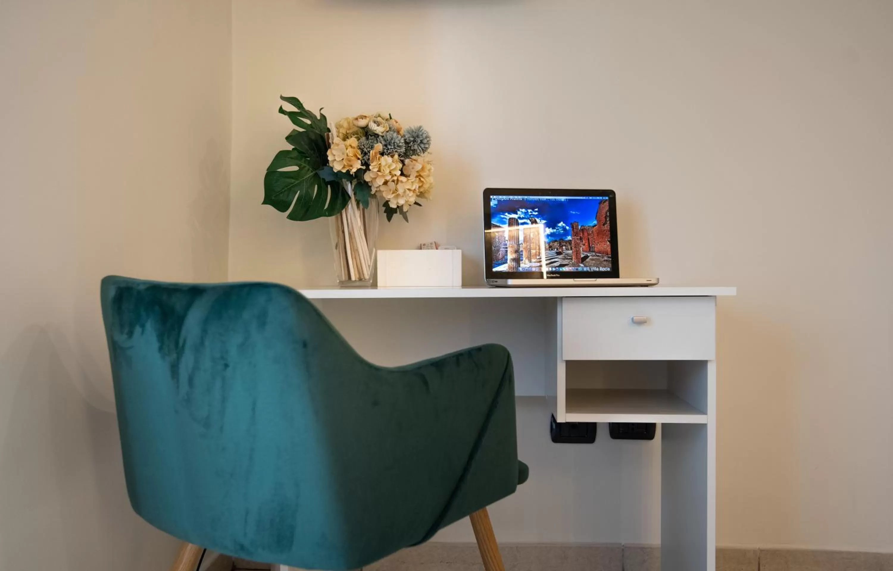 Decorative detail in Villa Rocla guest house Pompei