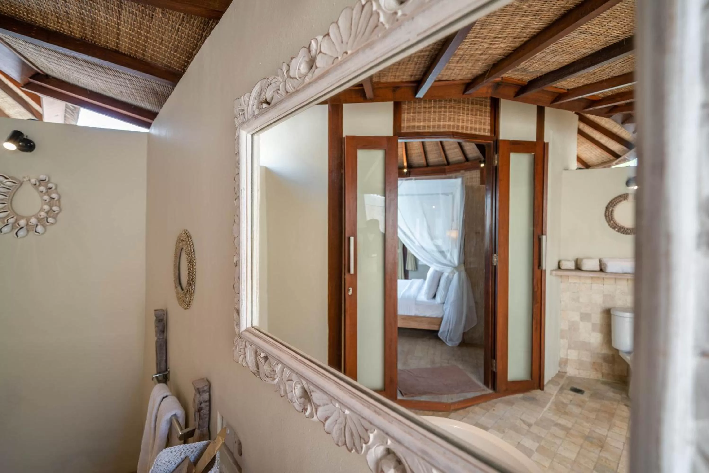 Decorative detail, Bed in Blue Lagoon Avia Villas