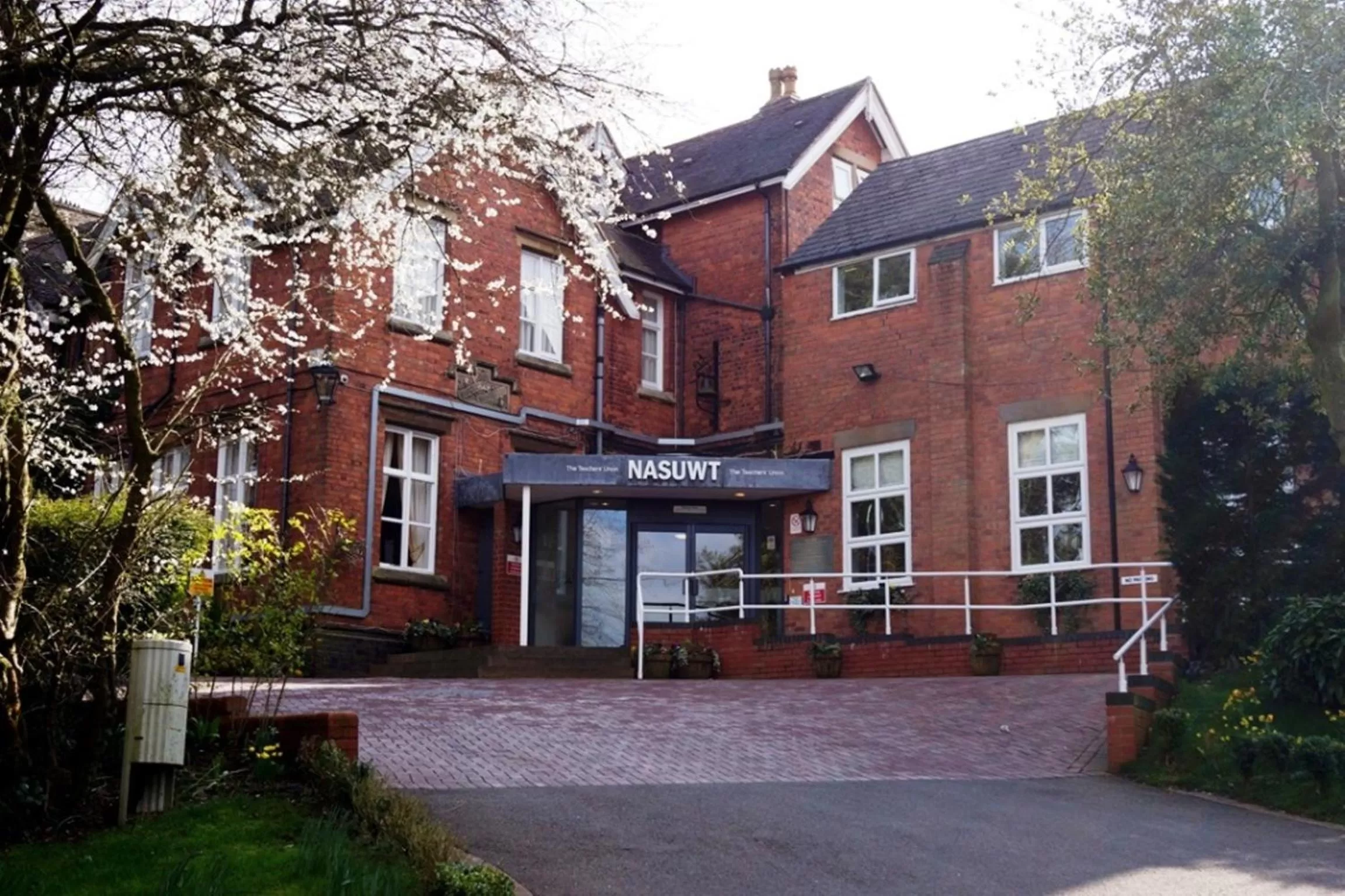 Facade/entrance in Hillscourt