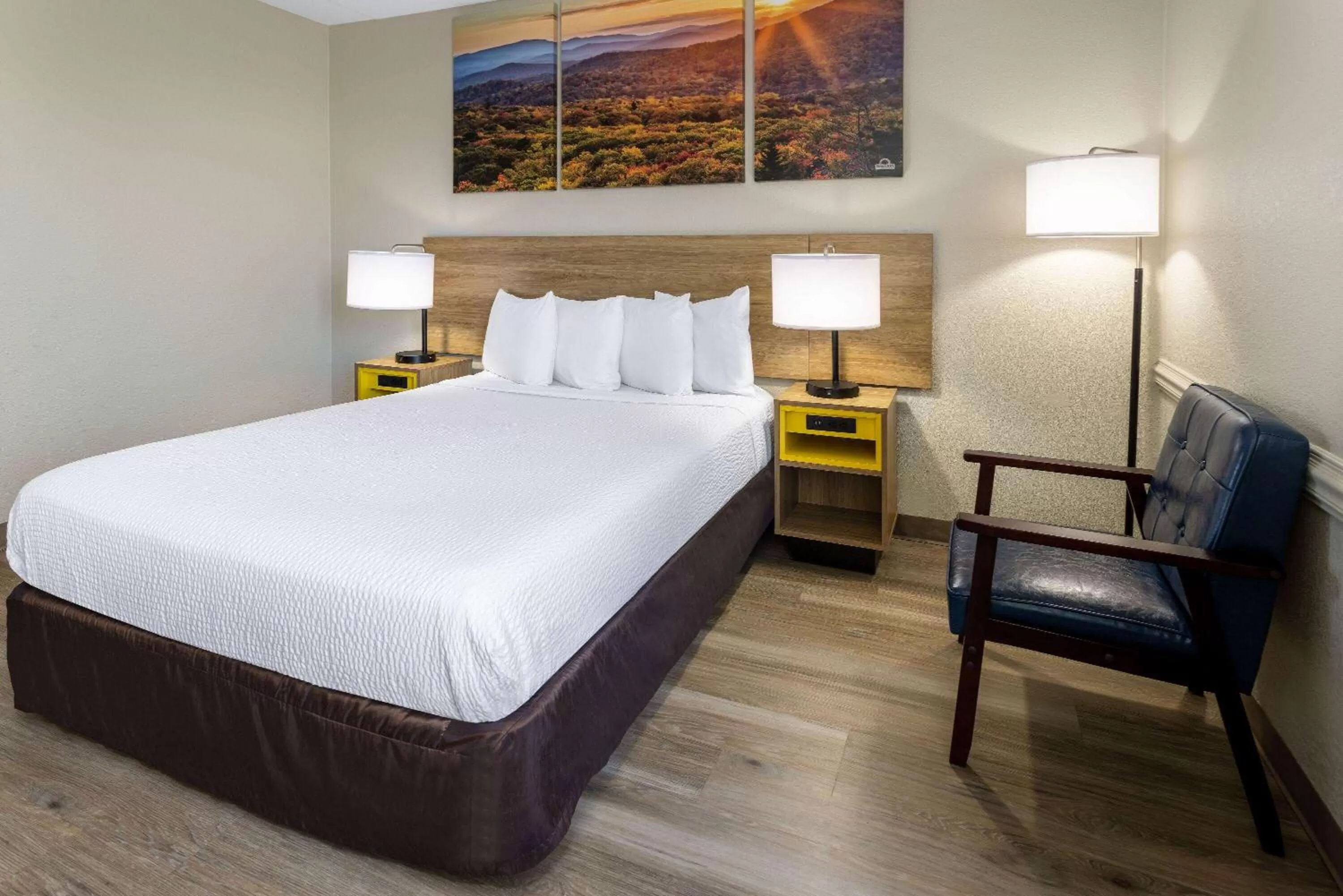 Bed in Days Inn by Wyndham Winchester