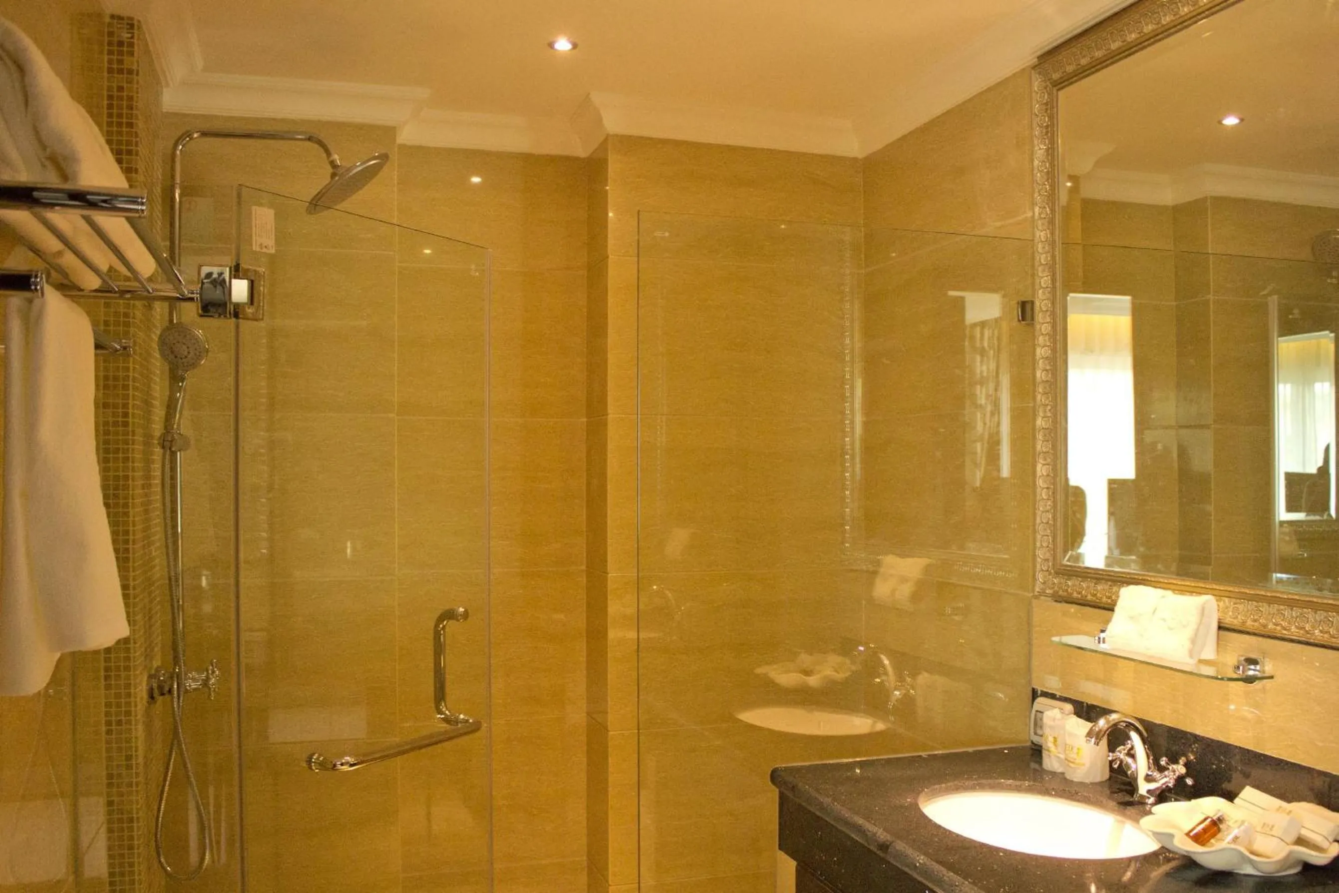 Hot Tub in LK Royal Wing