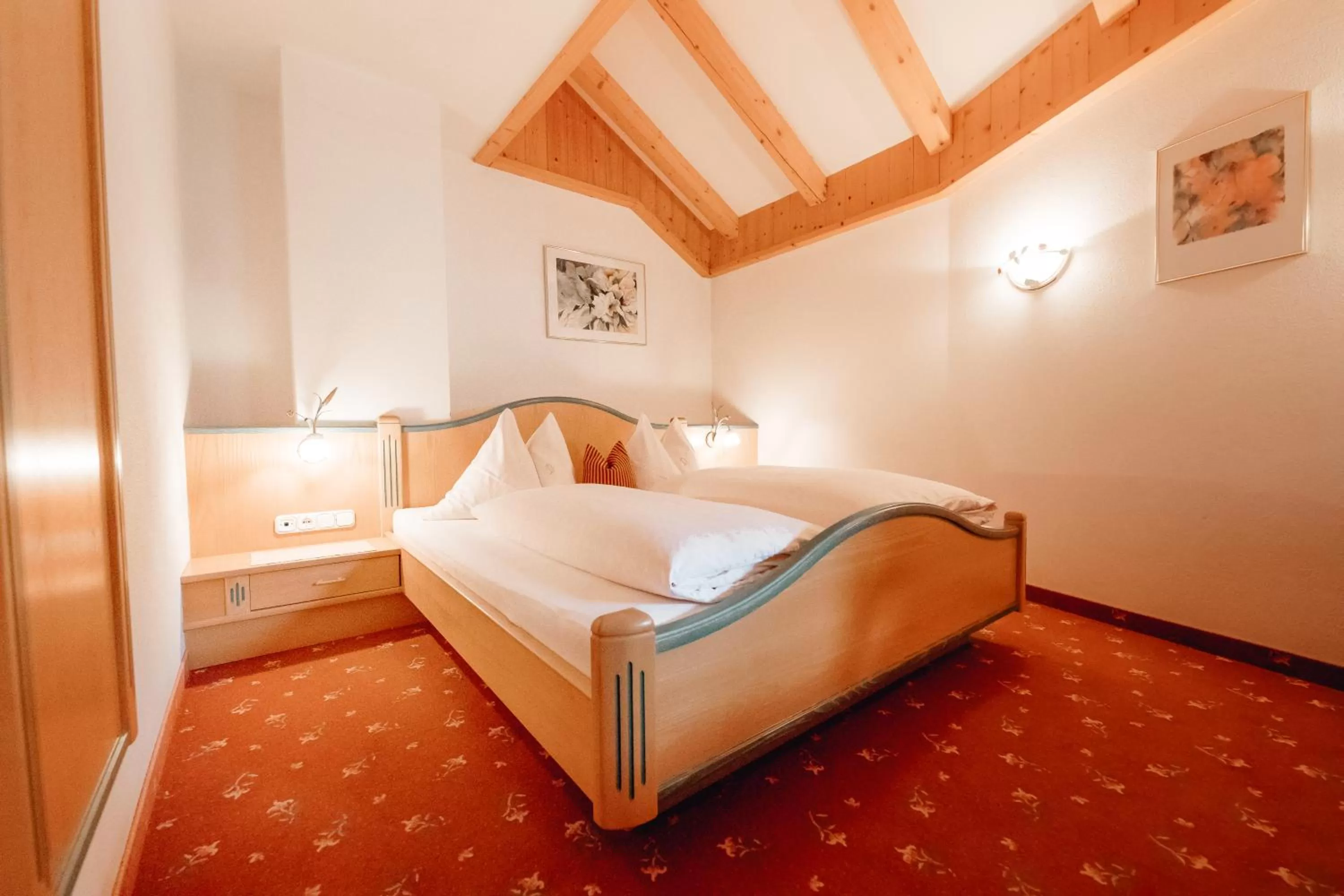 Bedroom, Bed in Dandler - Zimmer und Ferienwohnungen