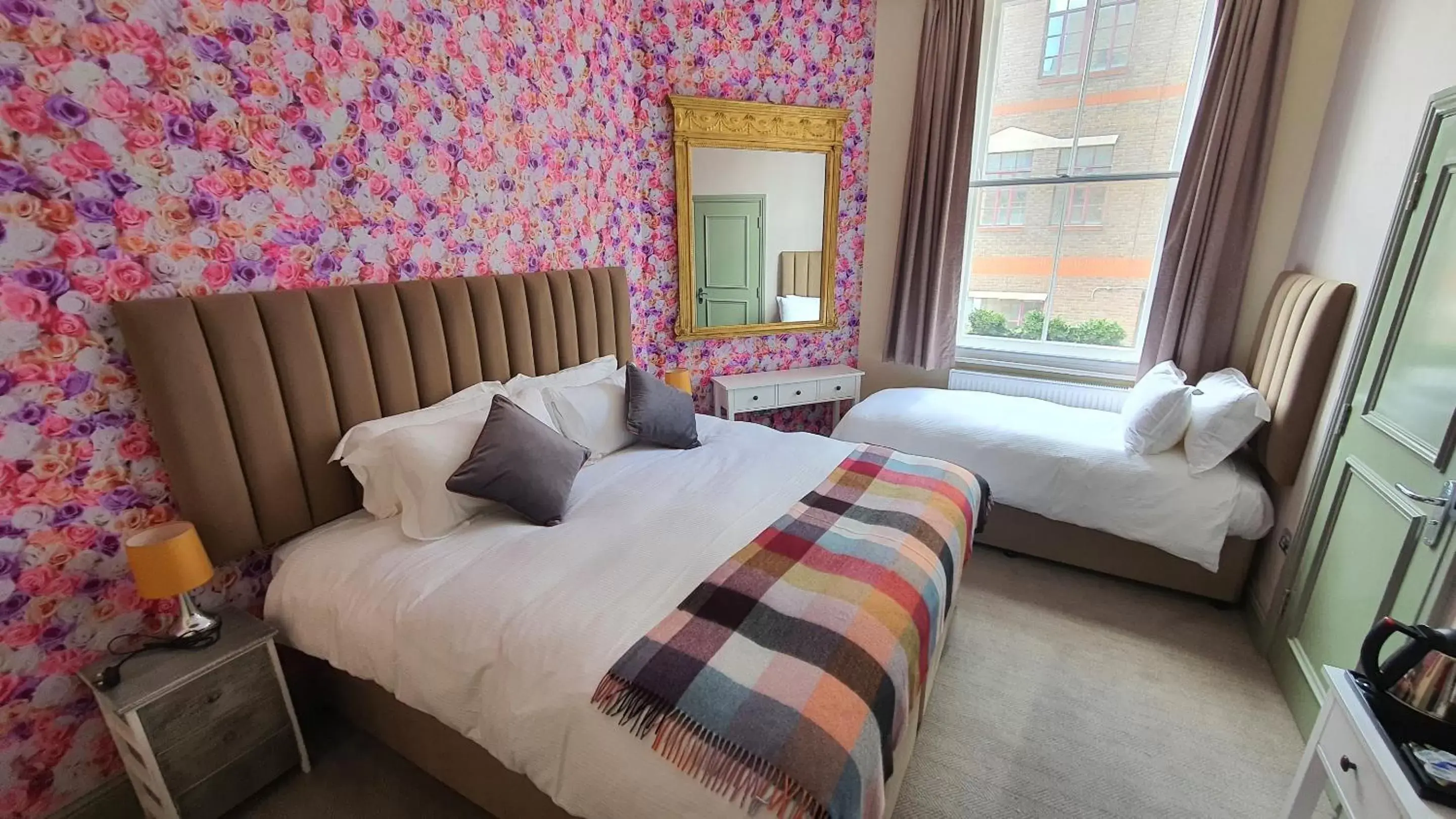 Triple Room in The Griffin Belle Hotel Vauxhall Triple Room in The Griffin Belle Hotel Vauxhall