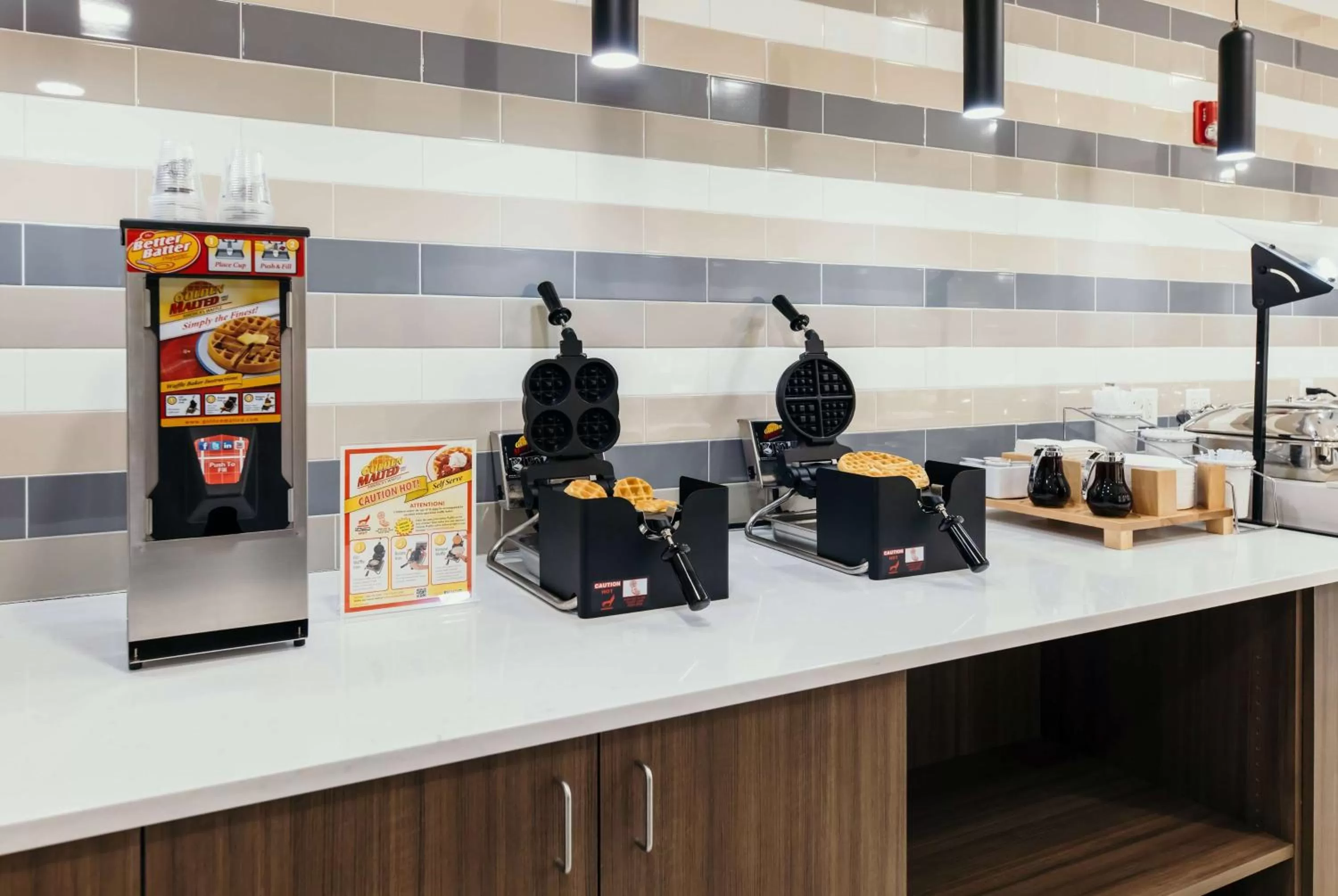 Breakfast in La Quinta Inn & Suites by Wyndham Ankeny IA - Des Moines IA