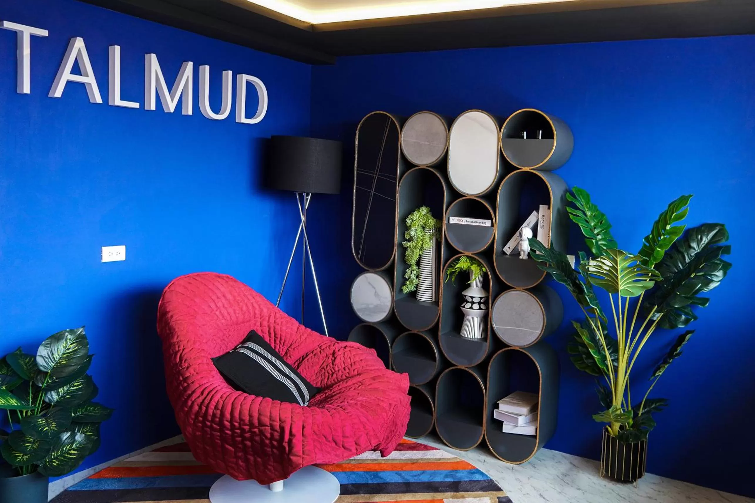 Seating area in Talmud Hotel Gongyuan