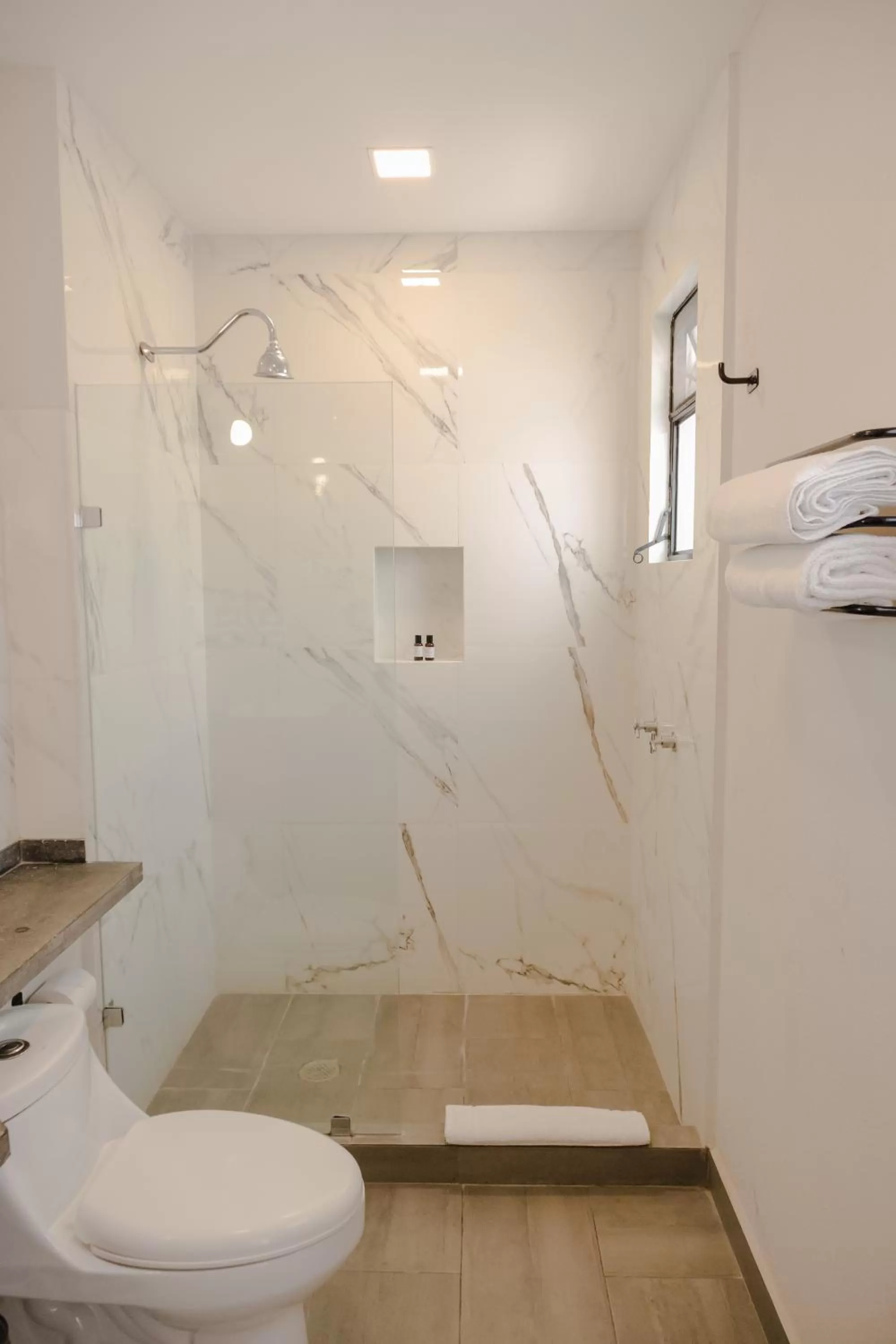 Shower in Hotel Maria Bonita