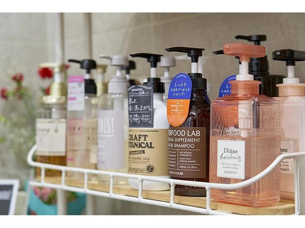 Text overlay in Eins.Inn Umeda Higashi