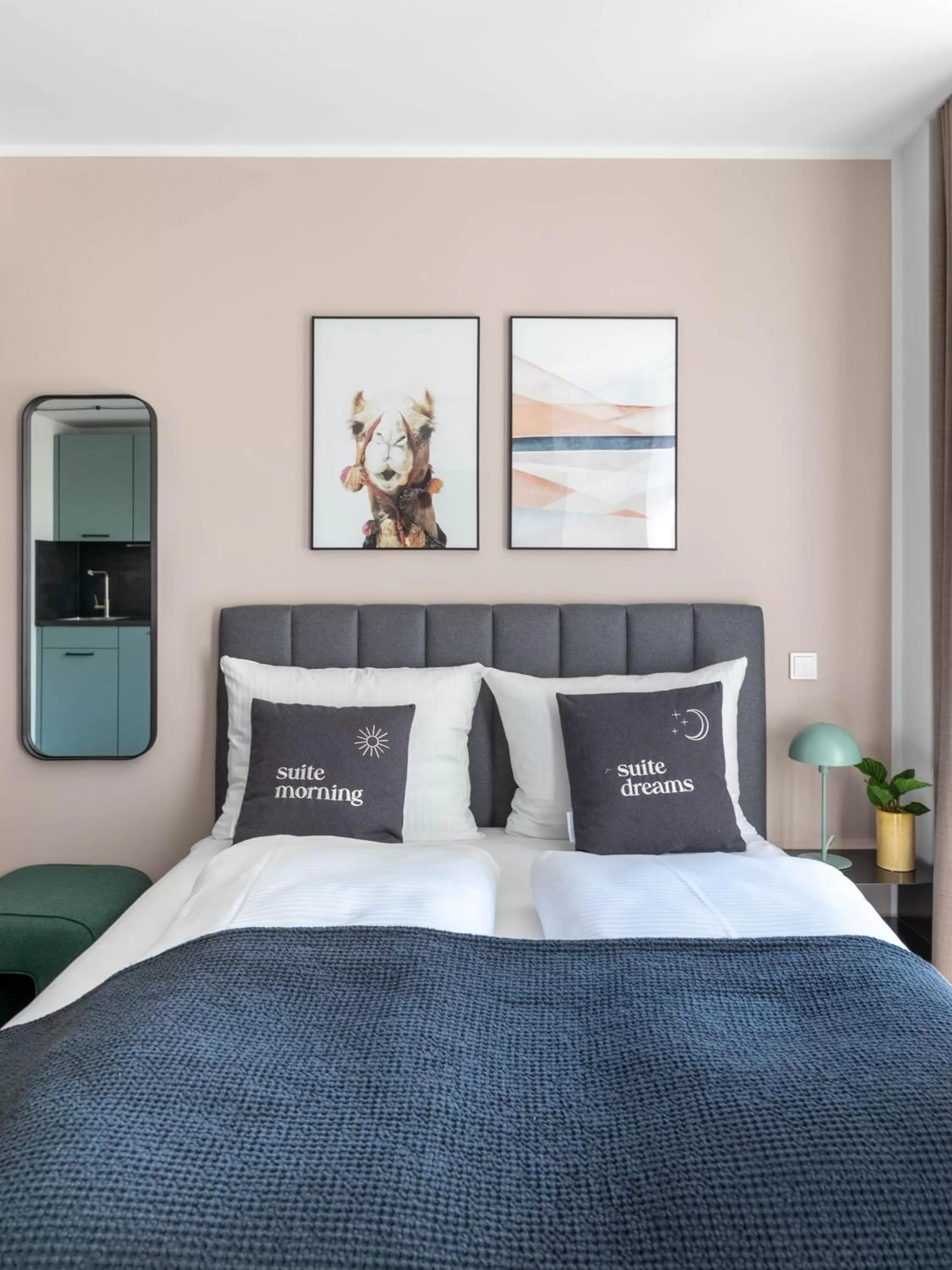 Bed in Limehome Berlin Luise Henriette Str - Digital Access