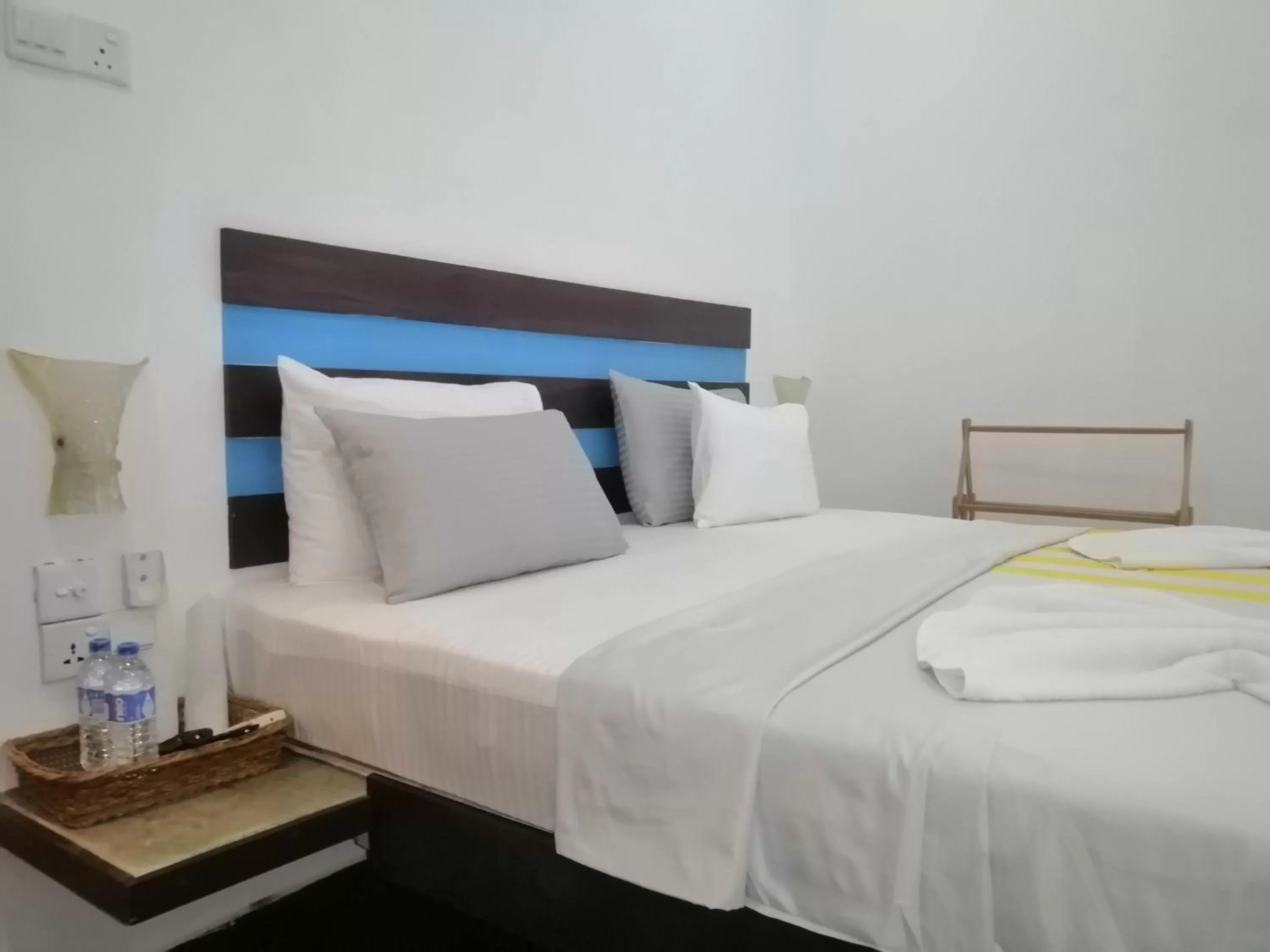 Bed in Le Petit Hotel & Restaurant