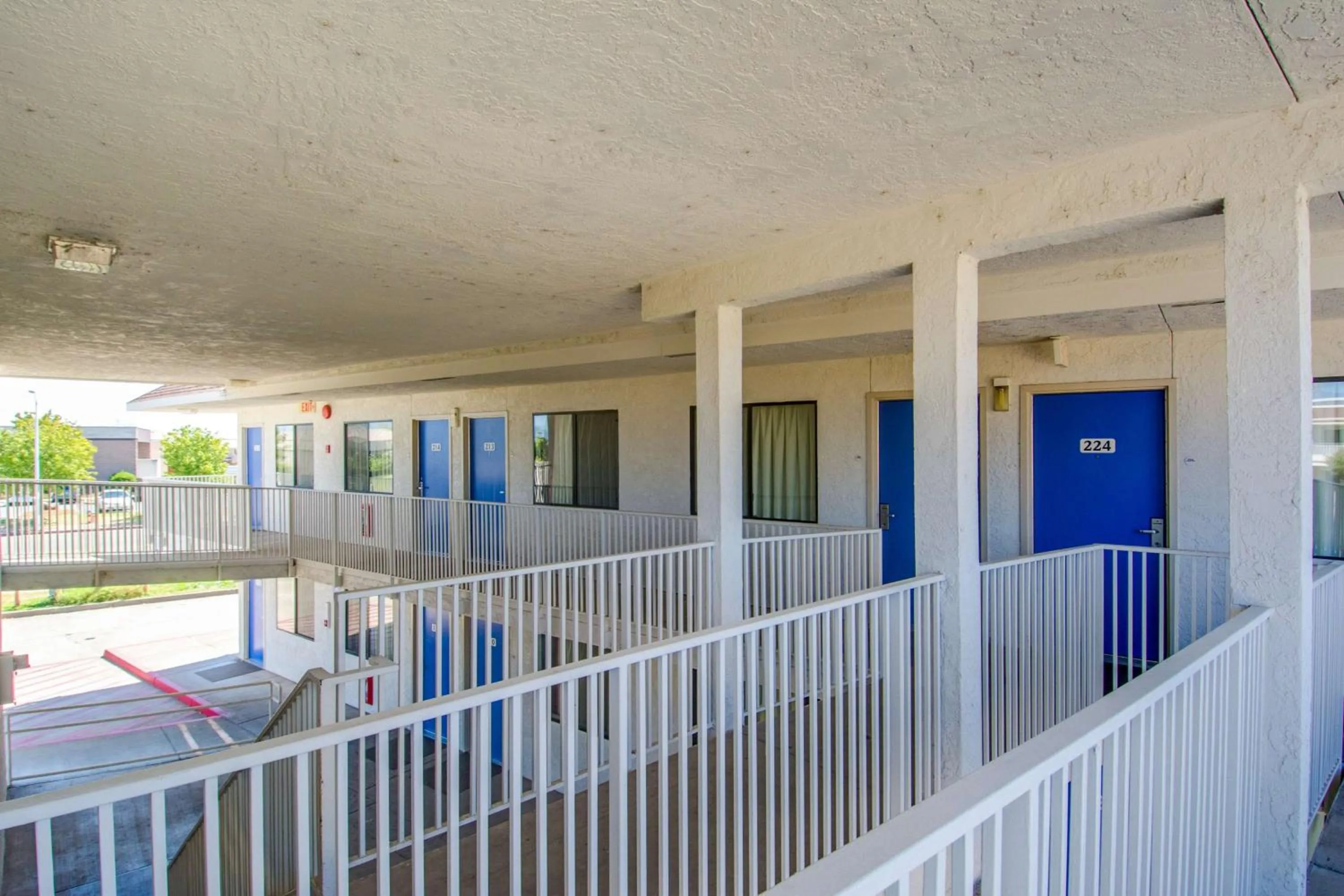 Property building in Motel 6-Redding, CA - North