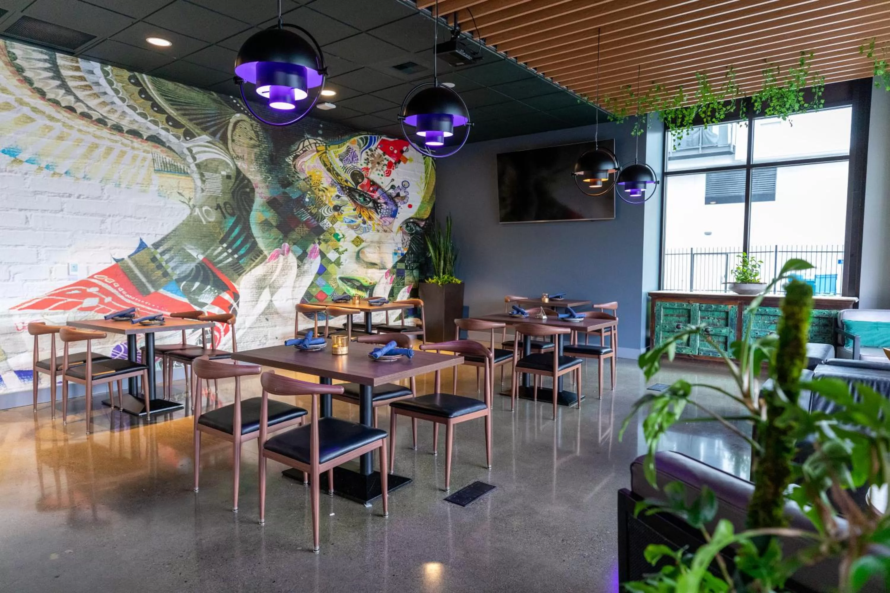 Restaurant/places to eat in Hotel Interurban Seattle Airport SeaTac