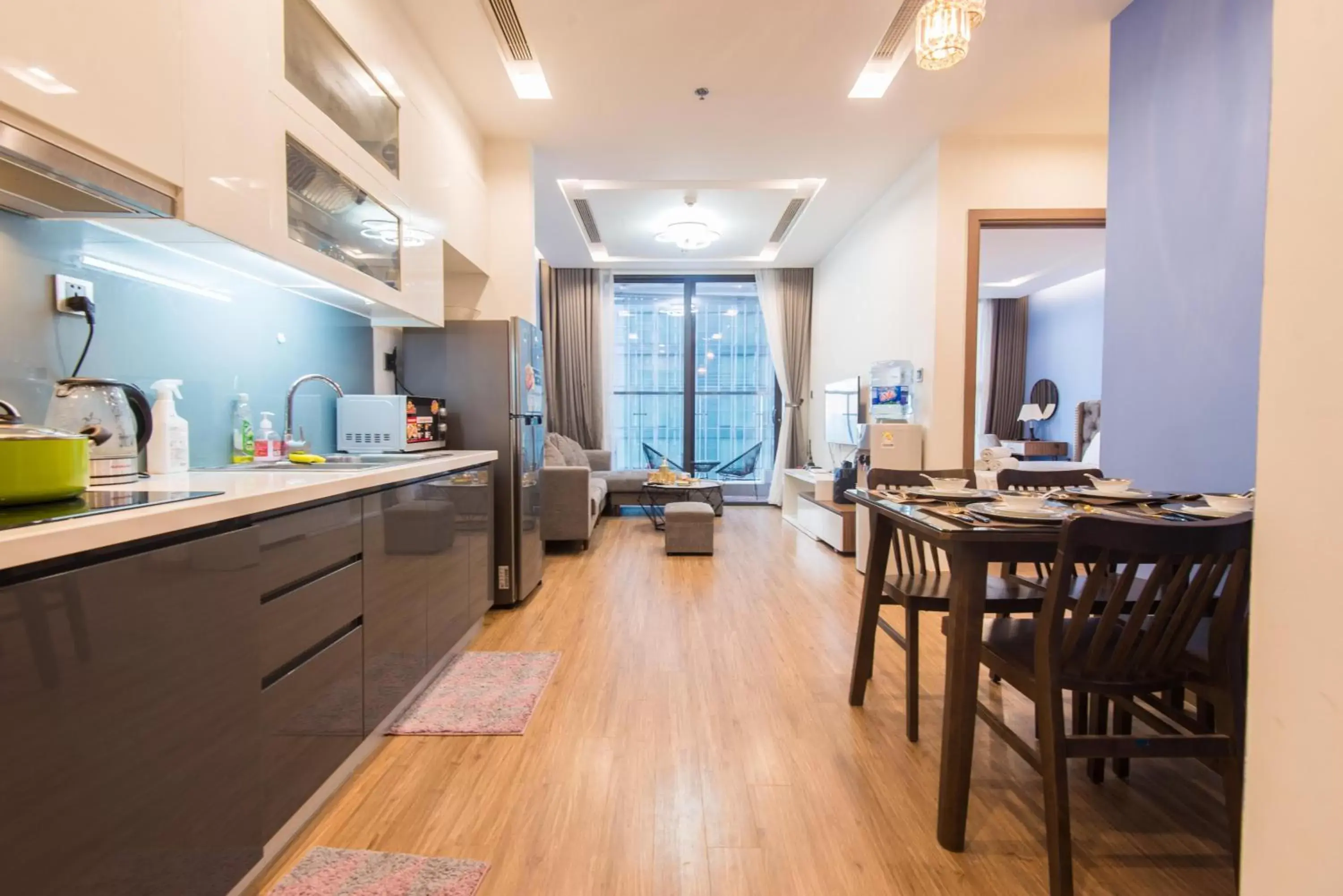 King Suite with Balcony in Legend 22housing Vinhomes Metropolis Hotel & Residence King Suite with Balcony in Legend 22housing Vinhomes Metropolis Hotel & Residence