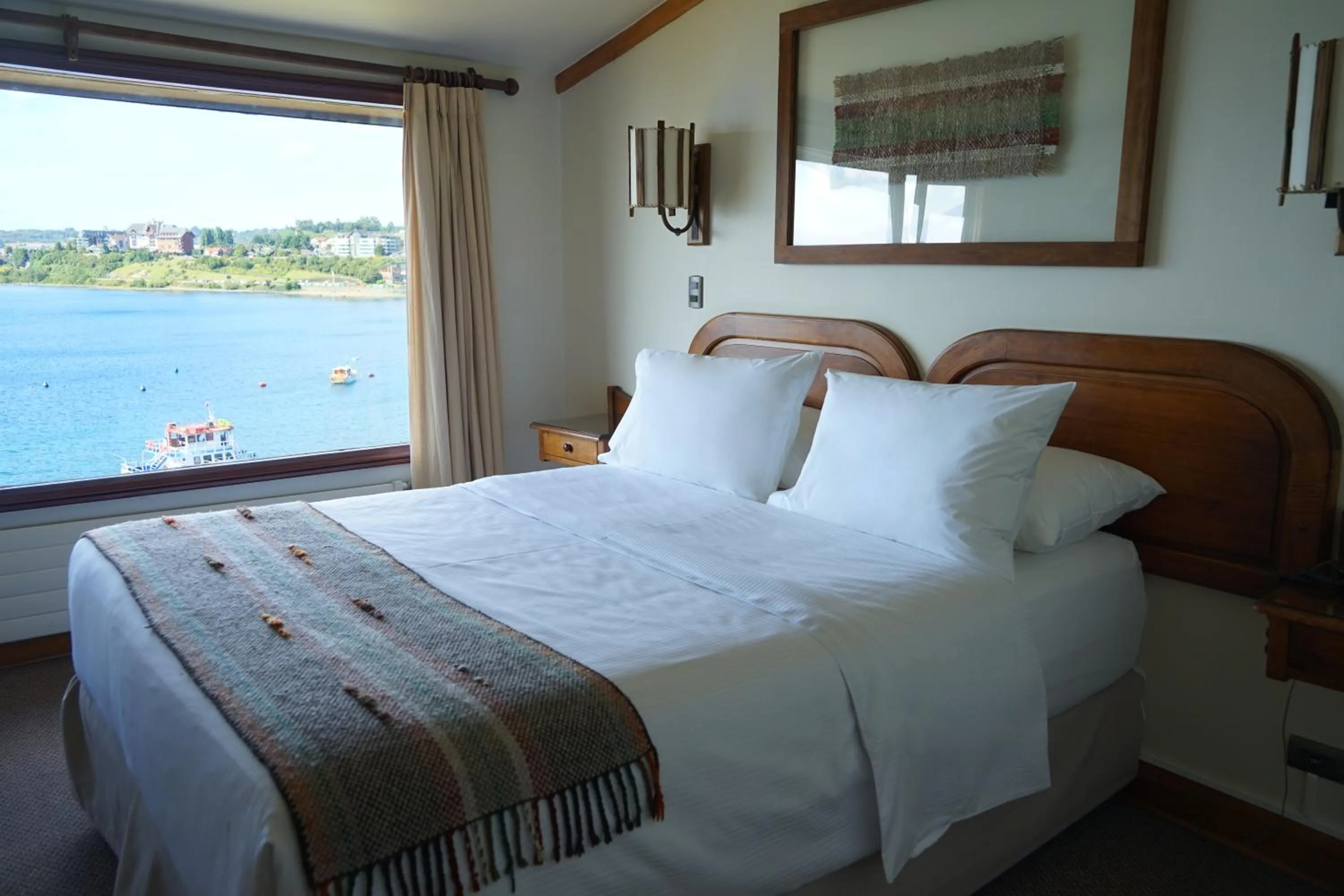 Lake view, Bed in Hotel Cabaña Del Lago Puerto Varas
