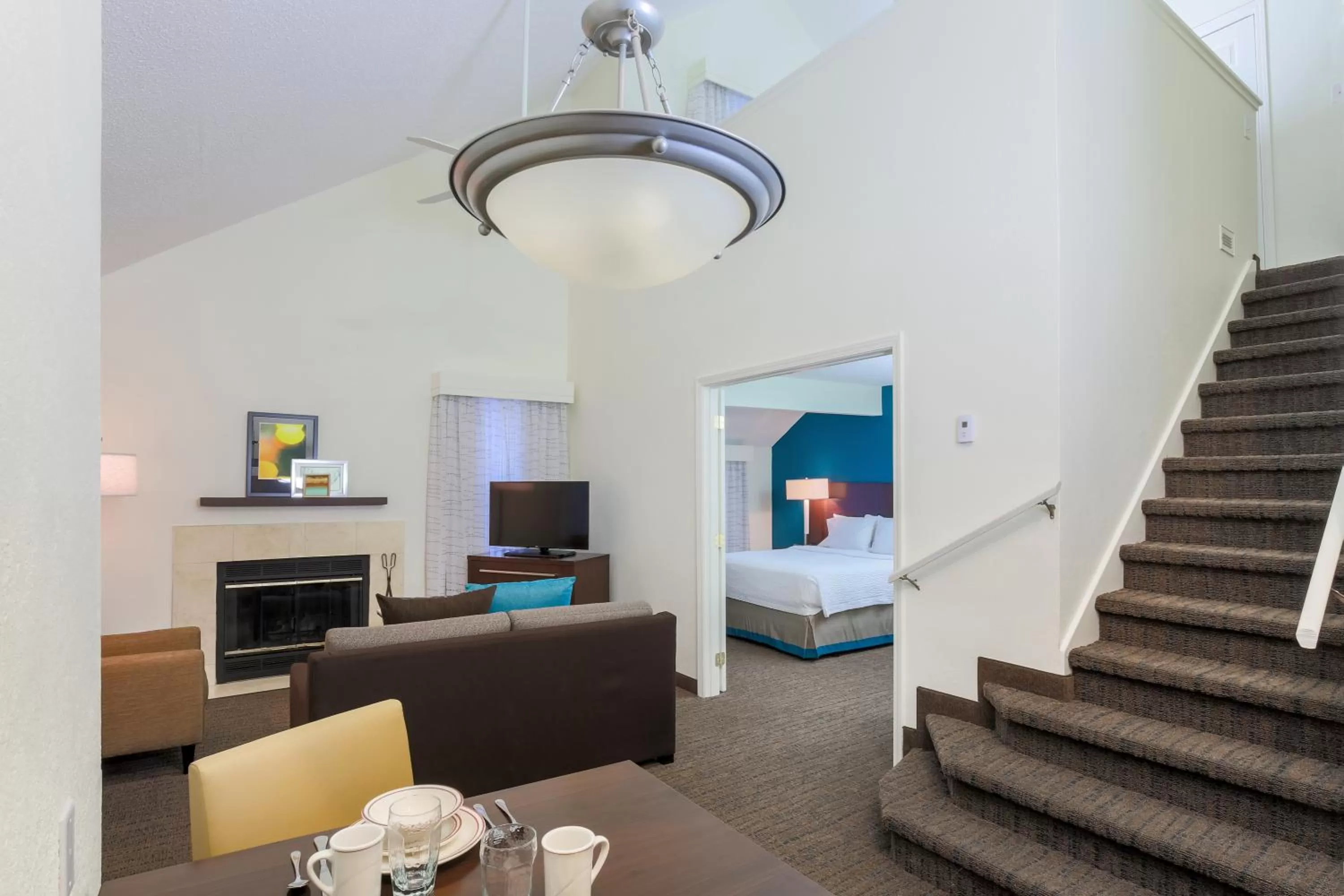 Living room, Bed in Hawthorn Suites by Wyndham Tinton Falls