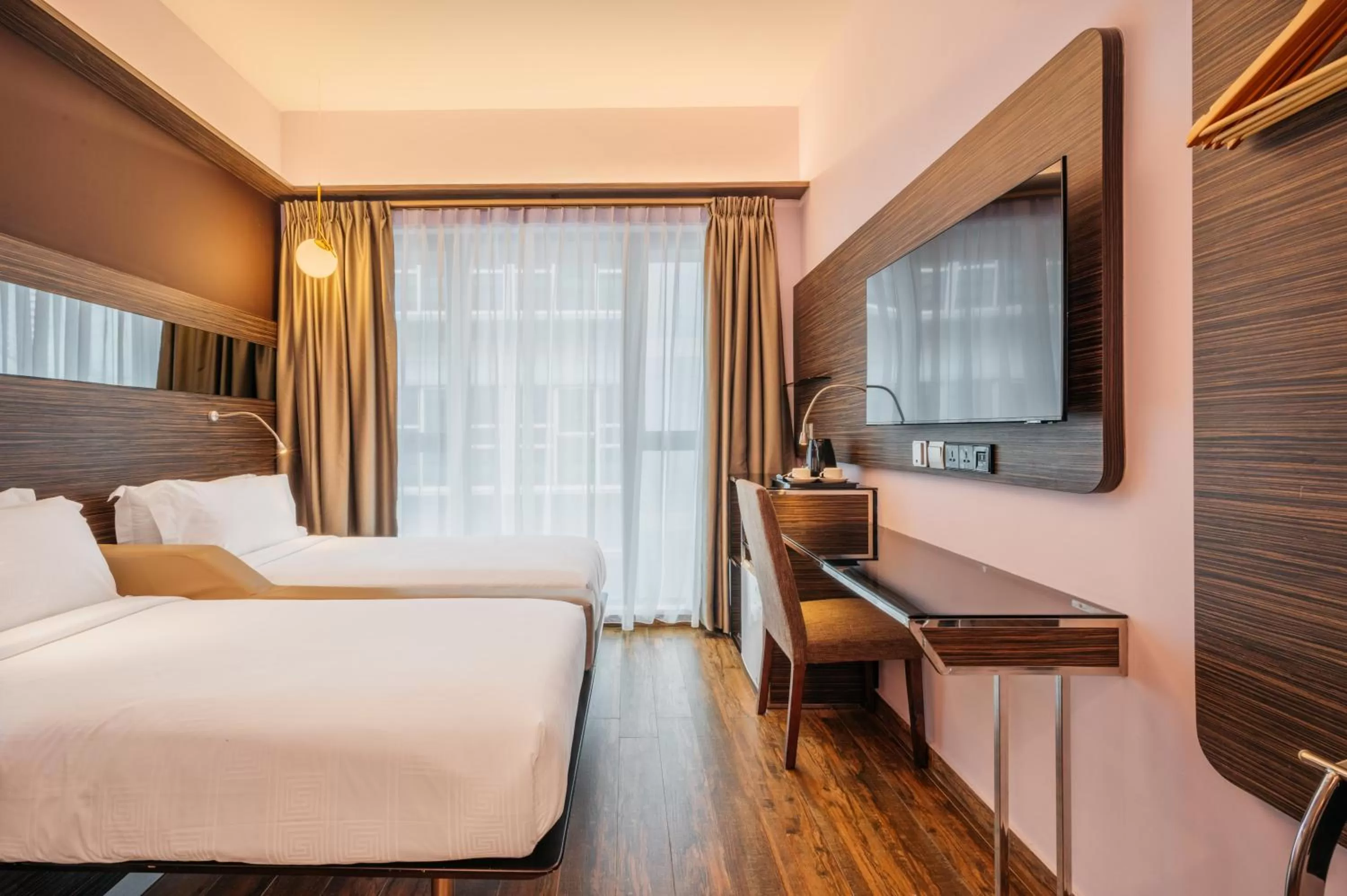 Bed in Mercure Singapore Tyrwhitt