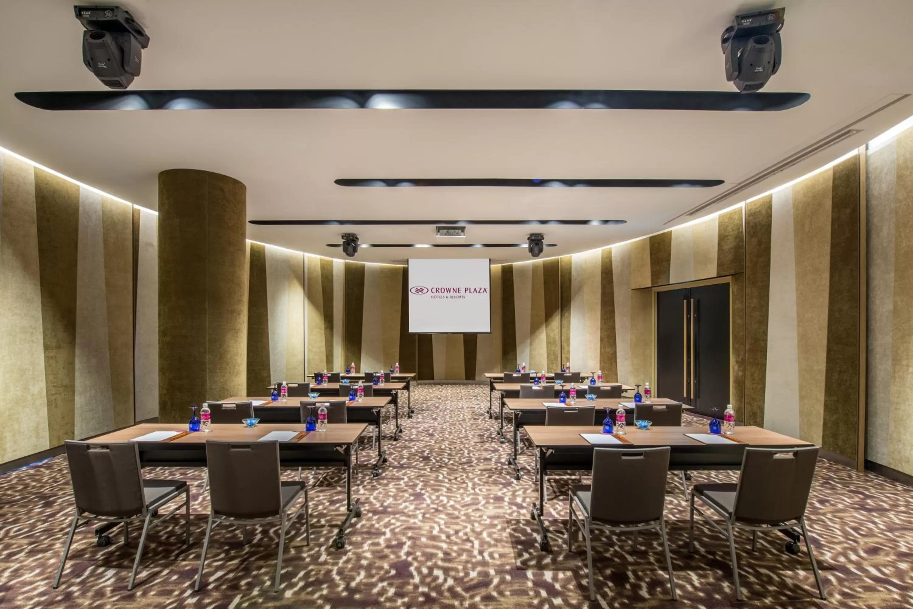 Meeting/conference room in Crowne Plaza Changi Airport by IHG