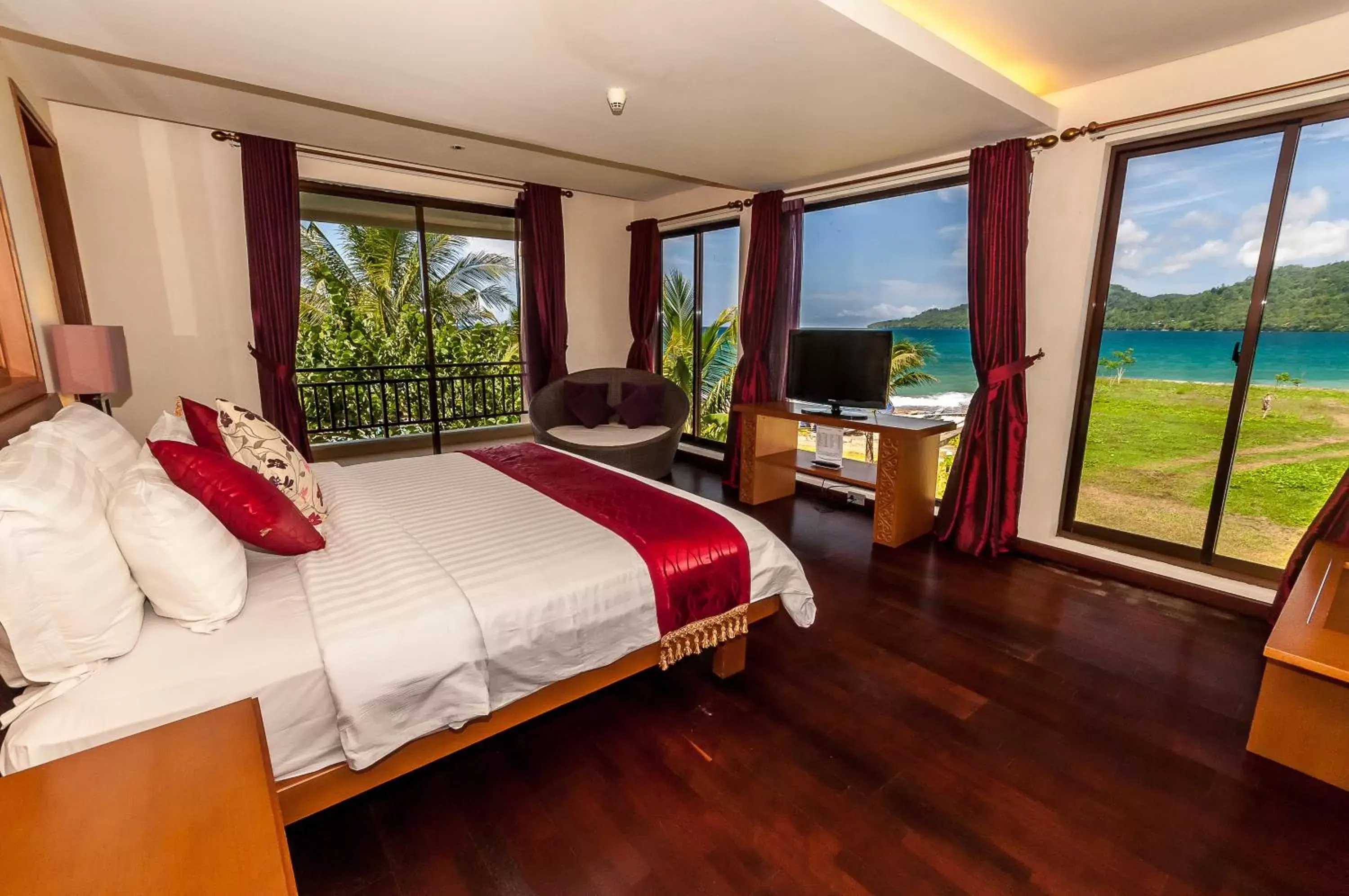 Honeymoon Suite in The Natsepa Resort and Conference Center Honeymoon Suite in The Natsepa Resort and Conference Center