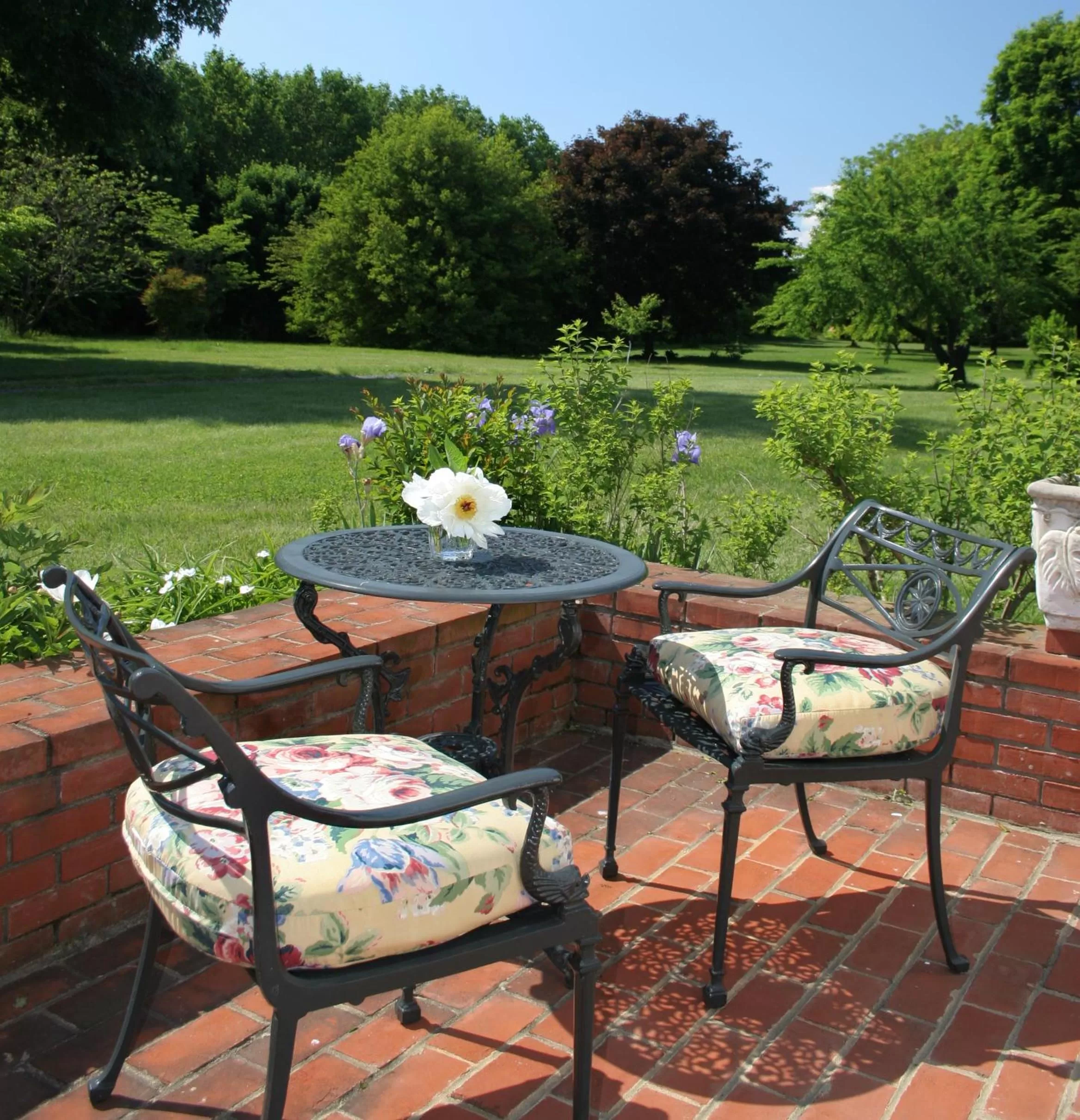 Garden in Brampton Bed and Breakfast Inn