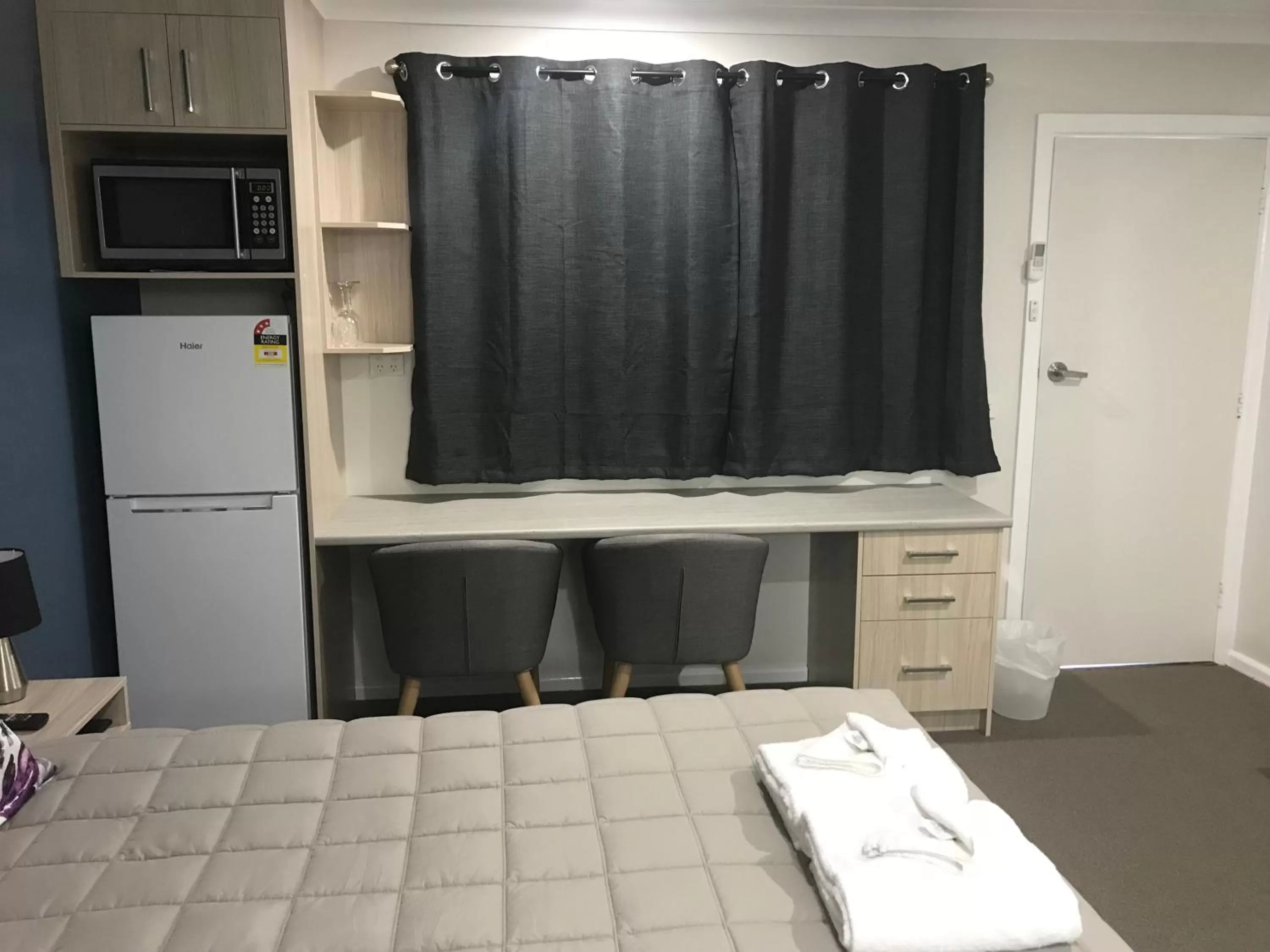 Bedroom, Bed in Kootingal Landview Motel