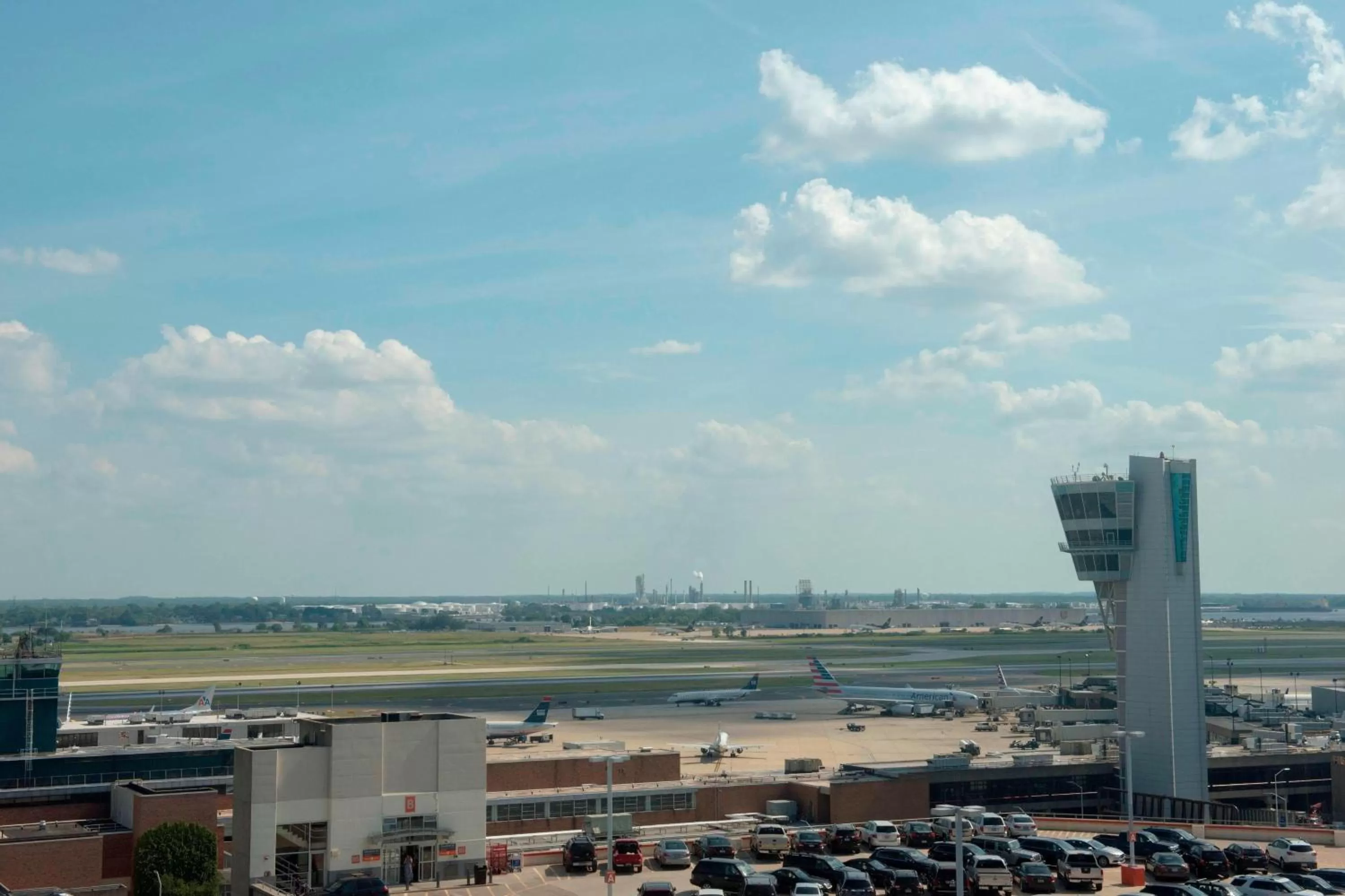 Photo of the whole room in Philadelphia Airport Marriott