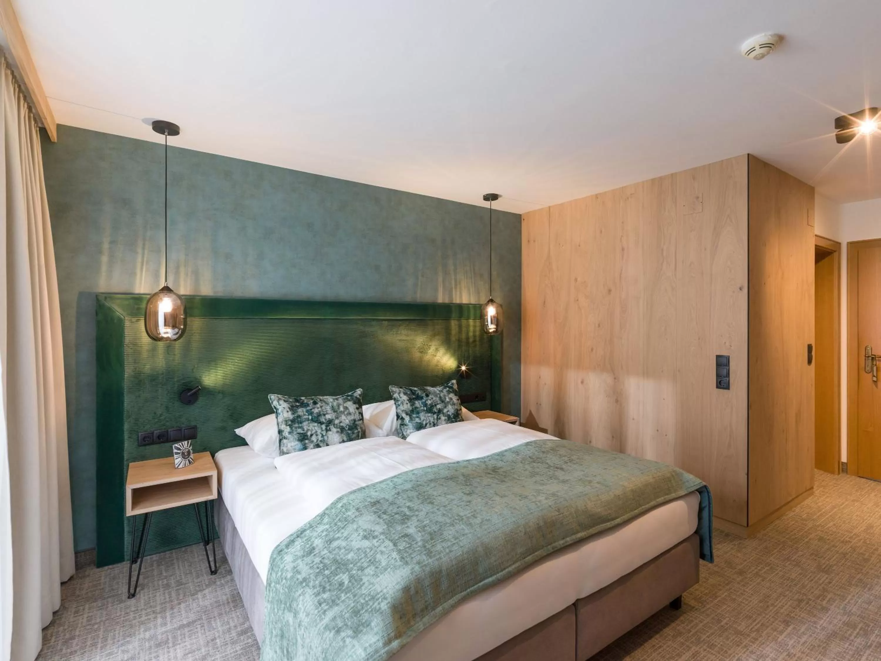 Bedroom, Bed in Hotel Jägerhof und Jagdhaus