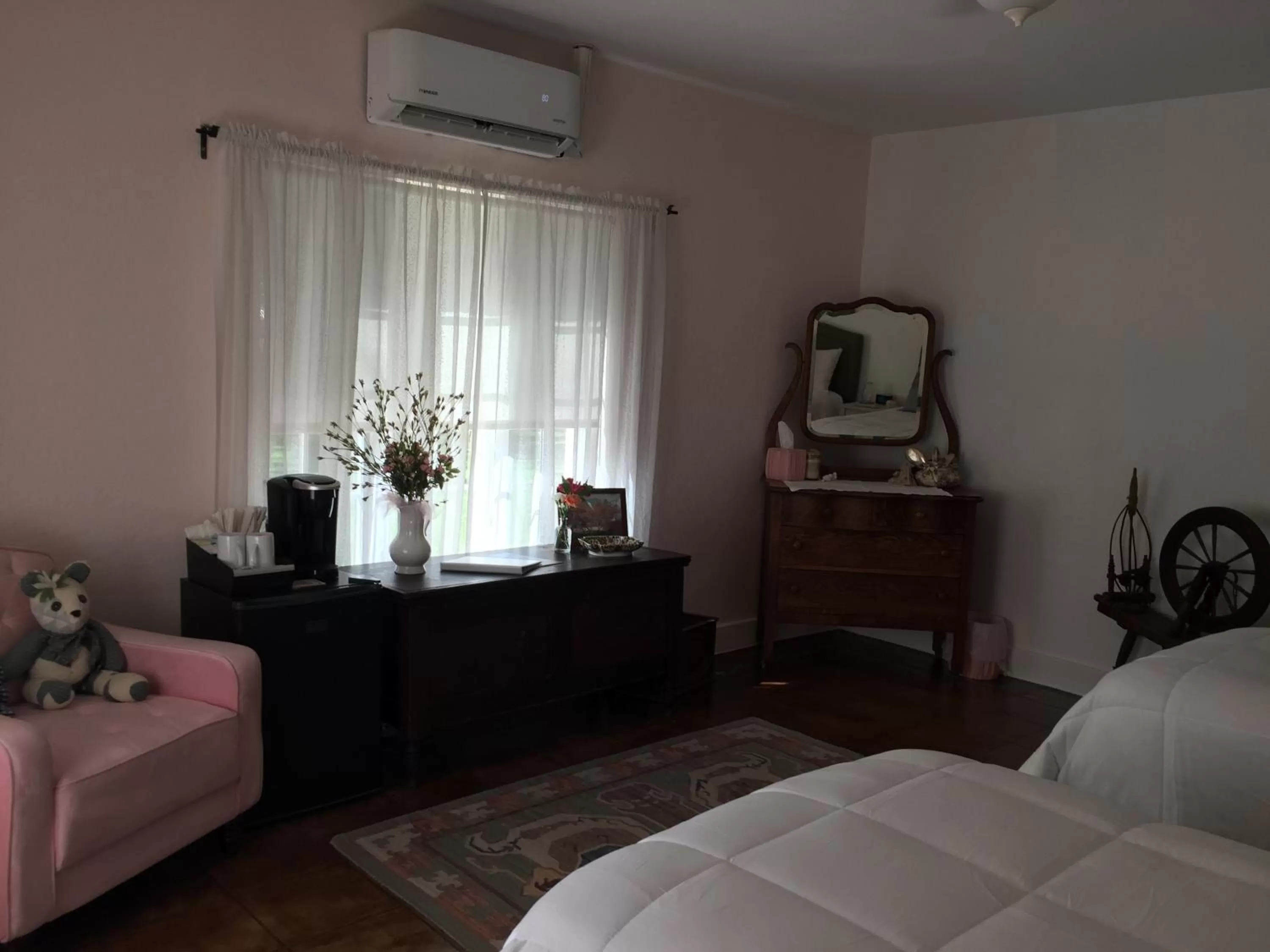 Seating area, Bed in Casa Paloma B&B