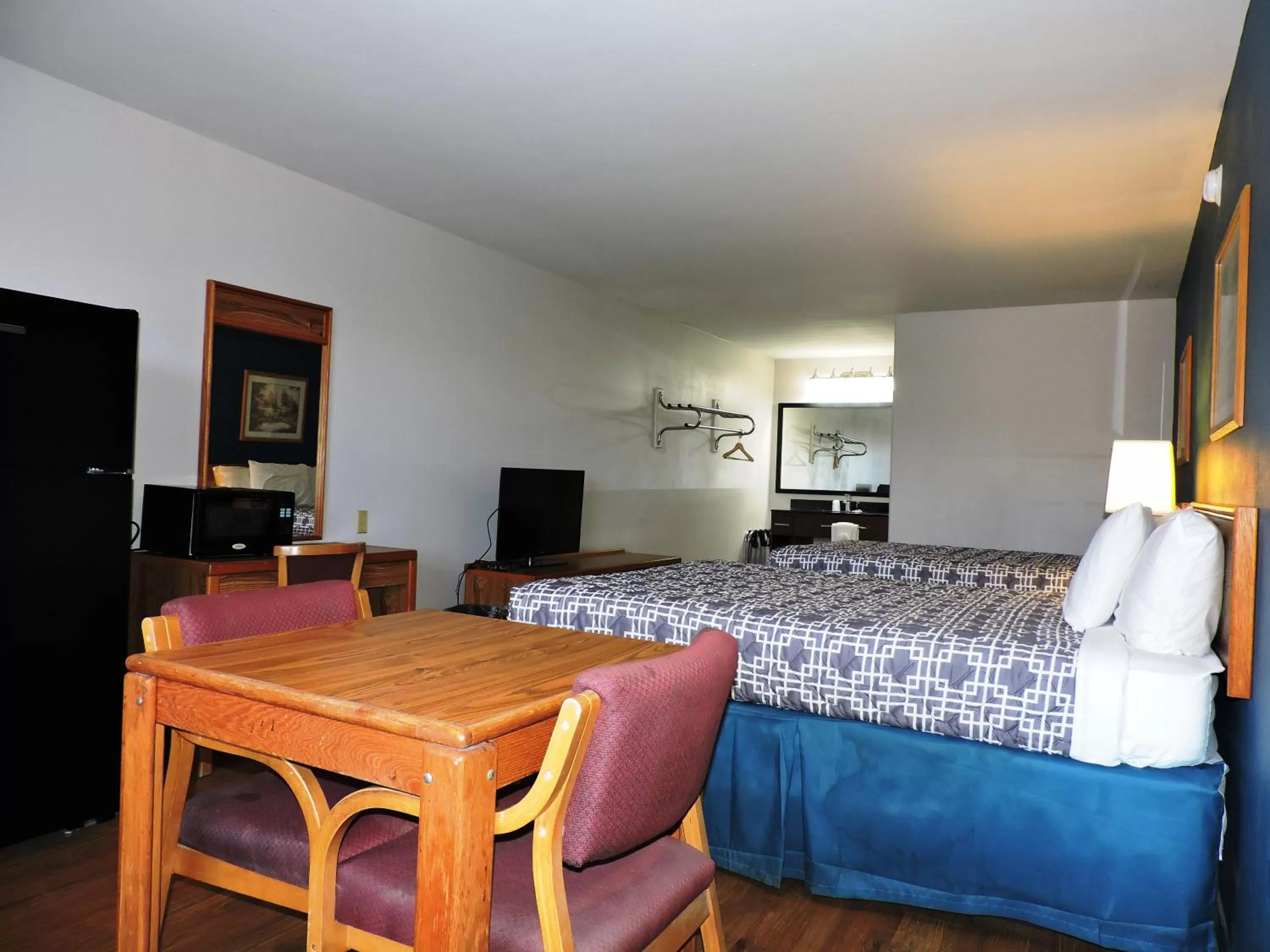 Bed in Riata Inn - Rankin