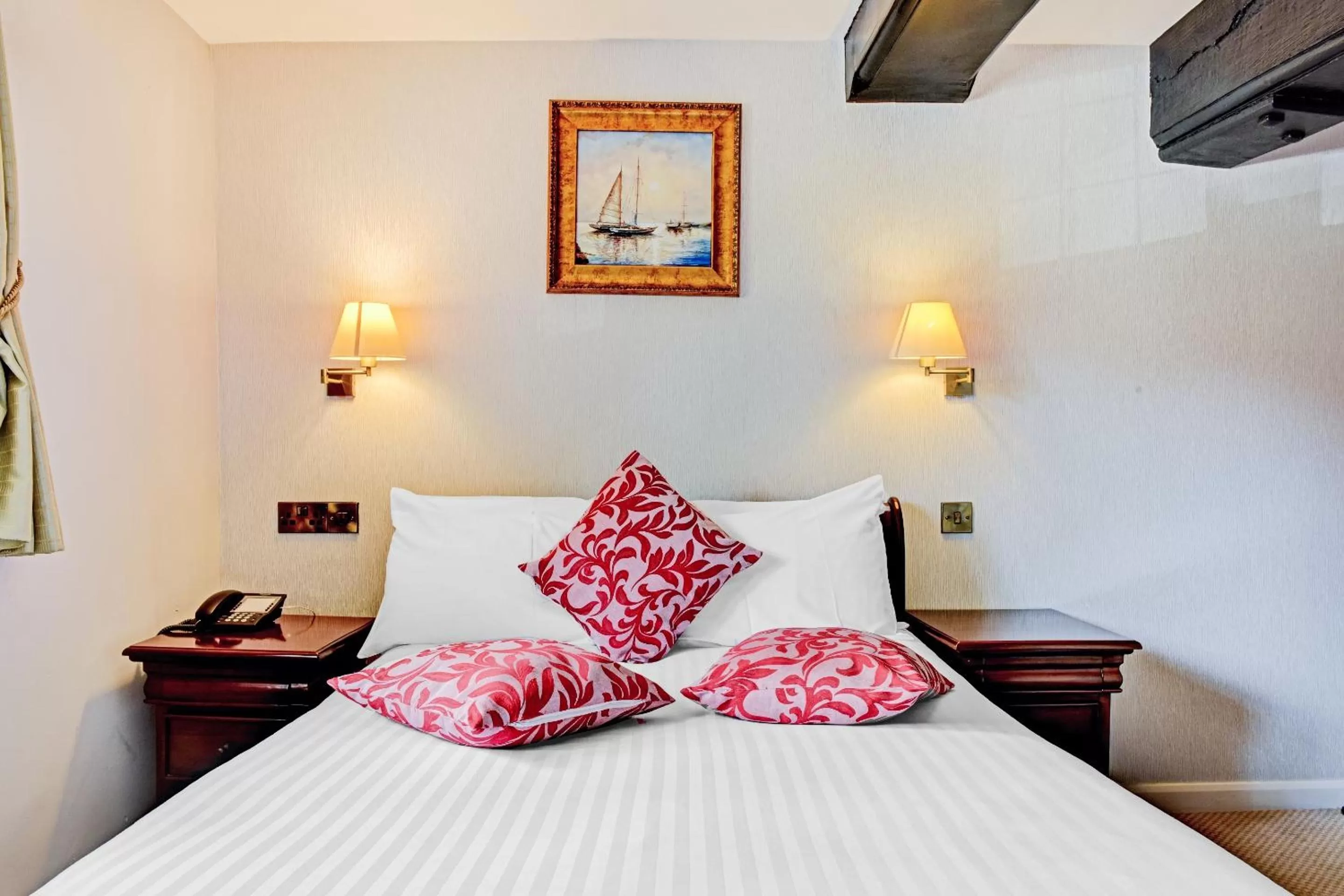 Bedroom, Bed in OYO Dovecote Hotel