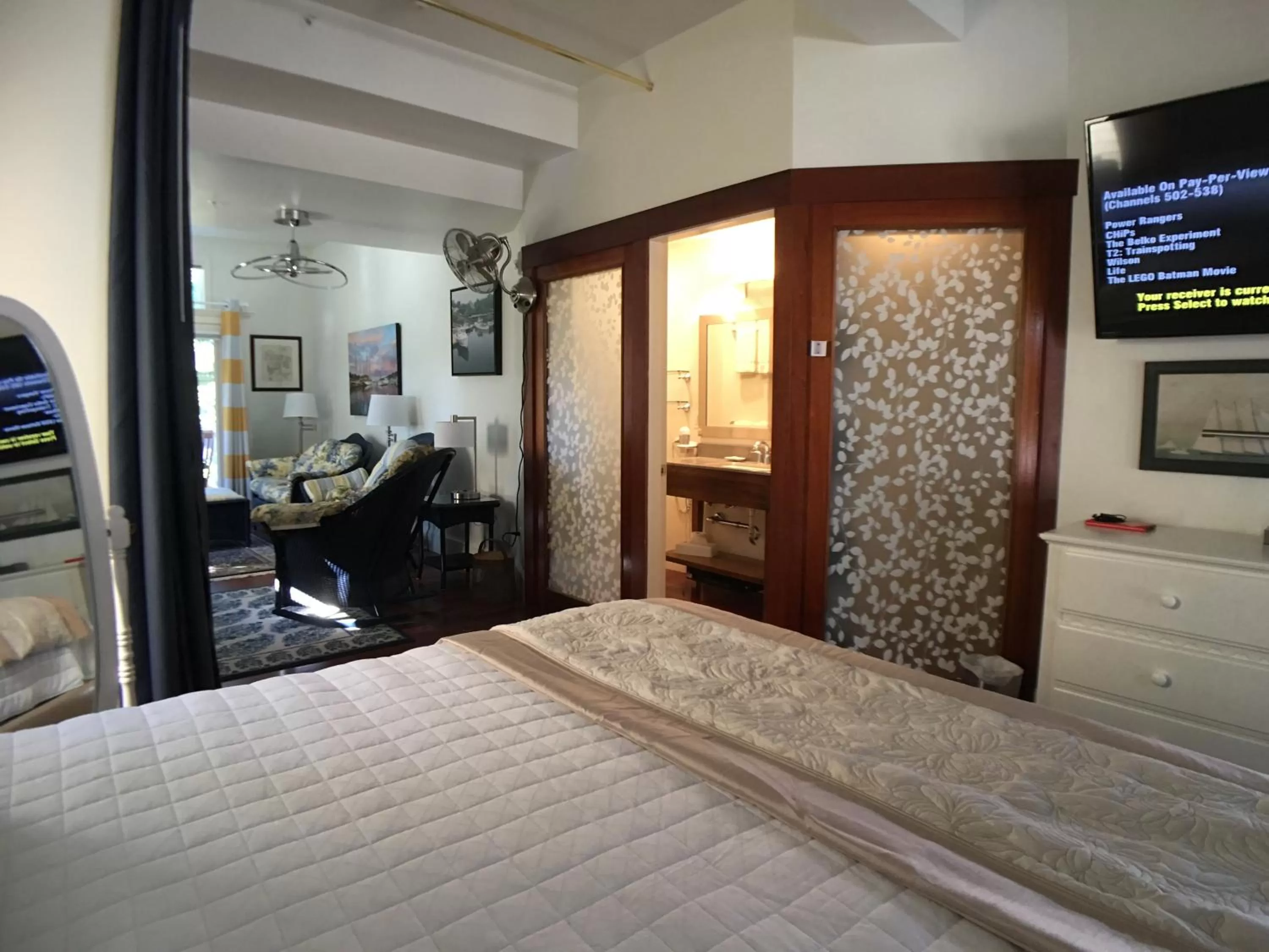 Patio, Bed in Camden Riverhouse Hotel and Inn