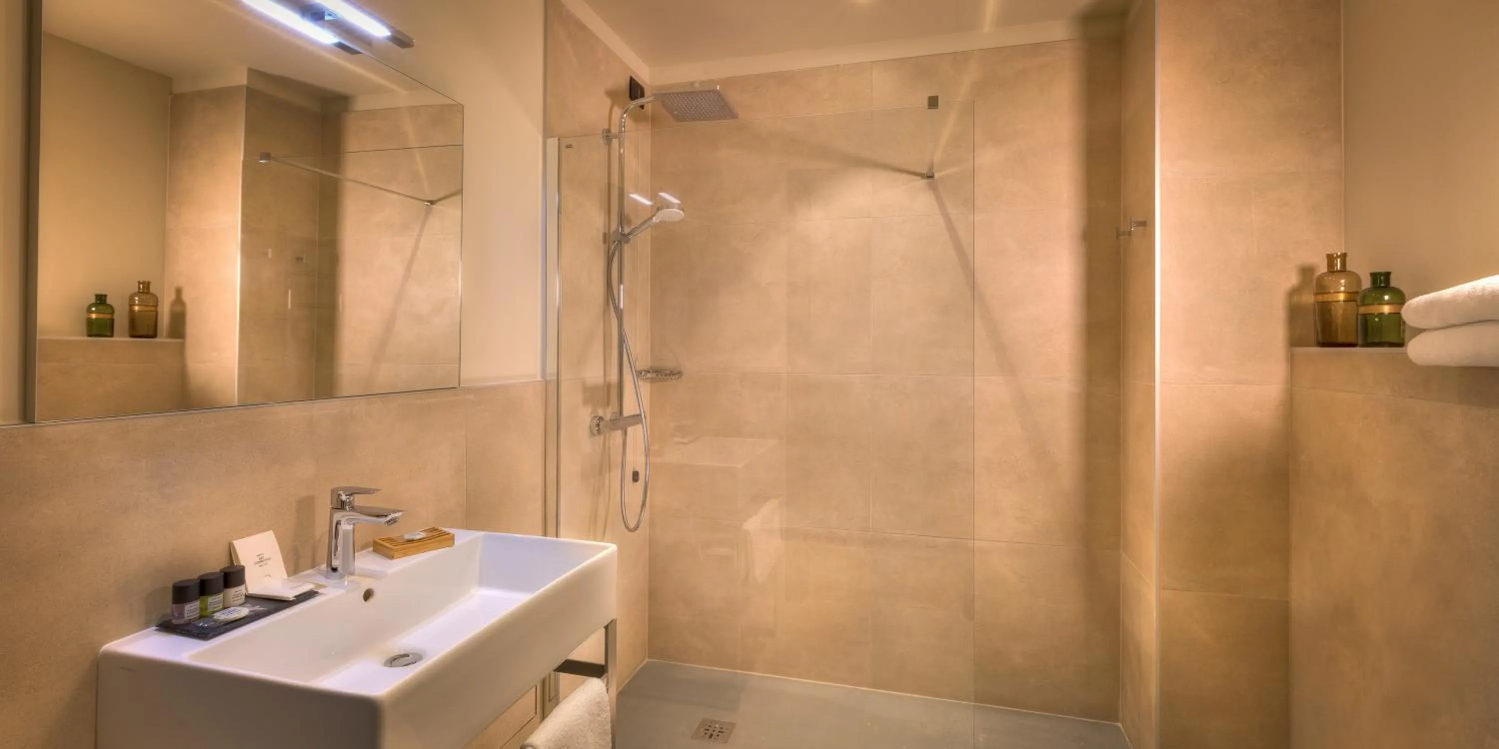 Shower in Hotel The Cube