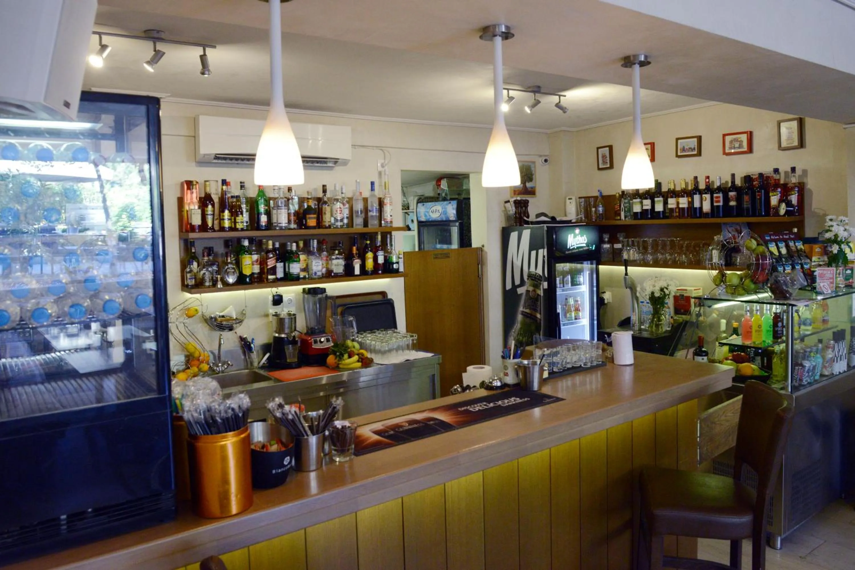 Restaurant/places to eat in Phidias Hotel