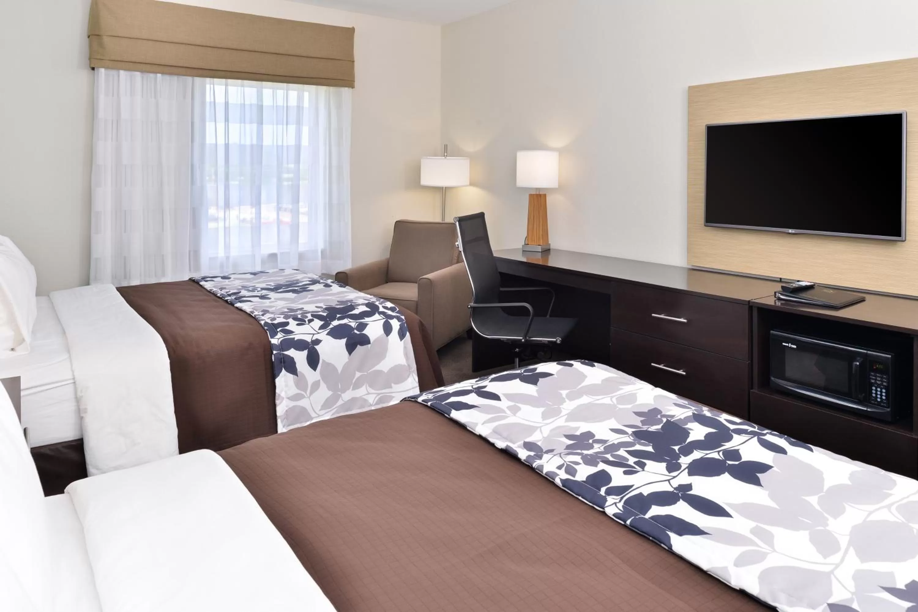 Photo of the whole room, Bed in Sleep Inn & Suites Meridian - Bonita Lakes