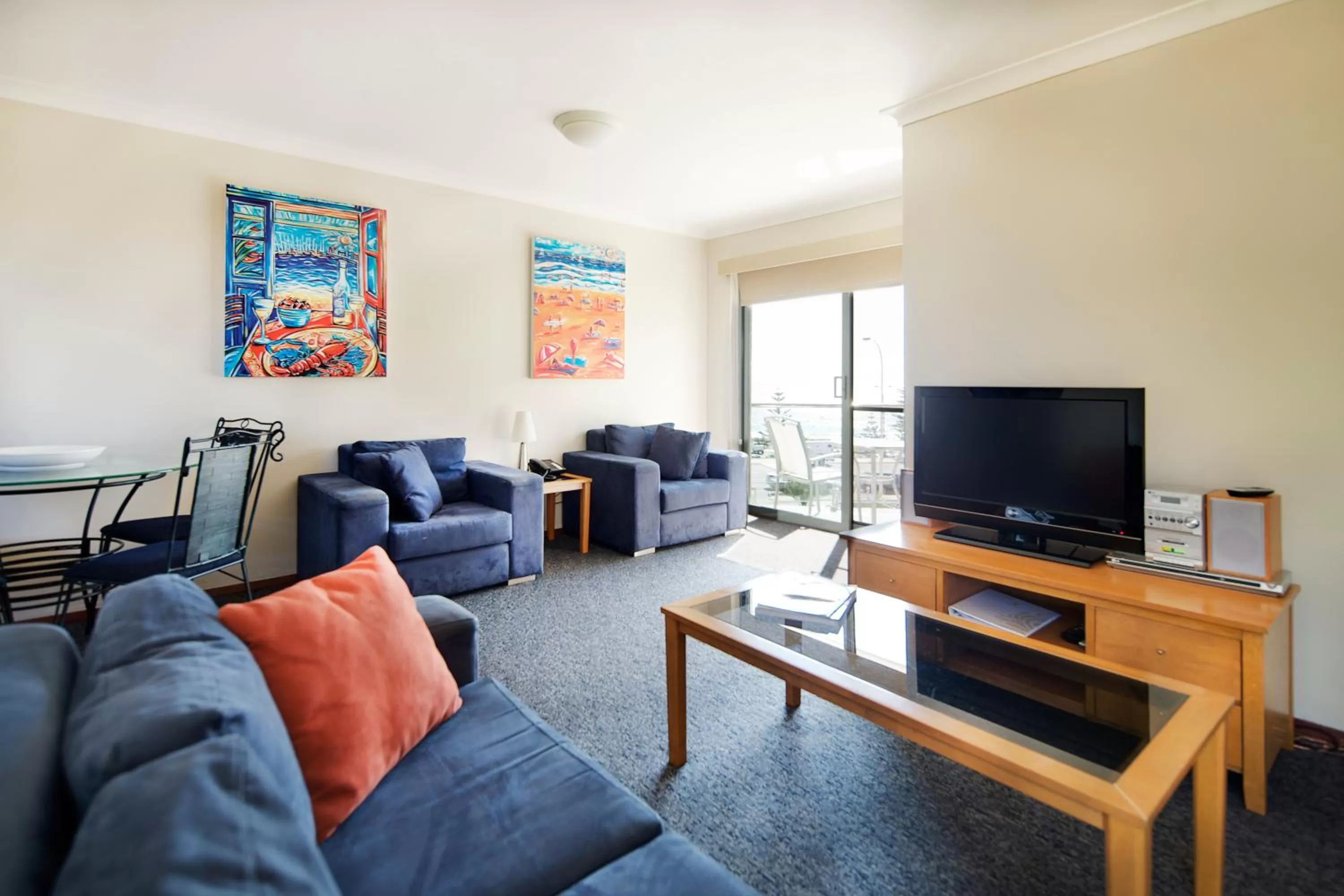 Photo of the whole room in Seashells Scarborough