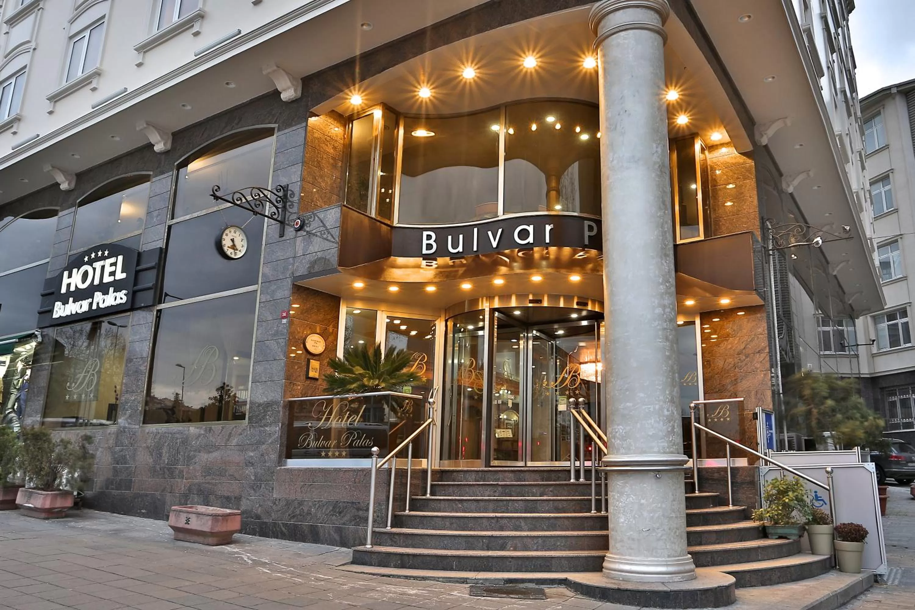 Facade/entrance in Hotel Bulvar Palas