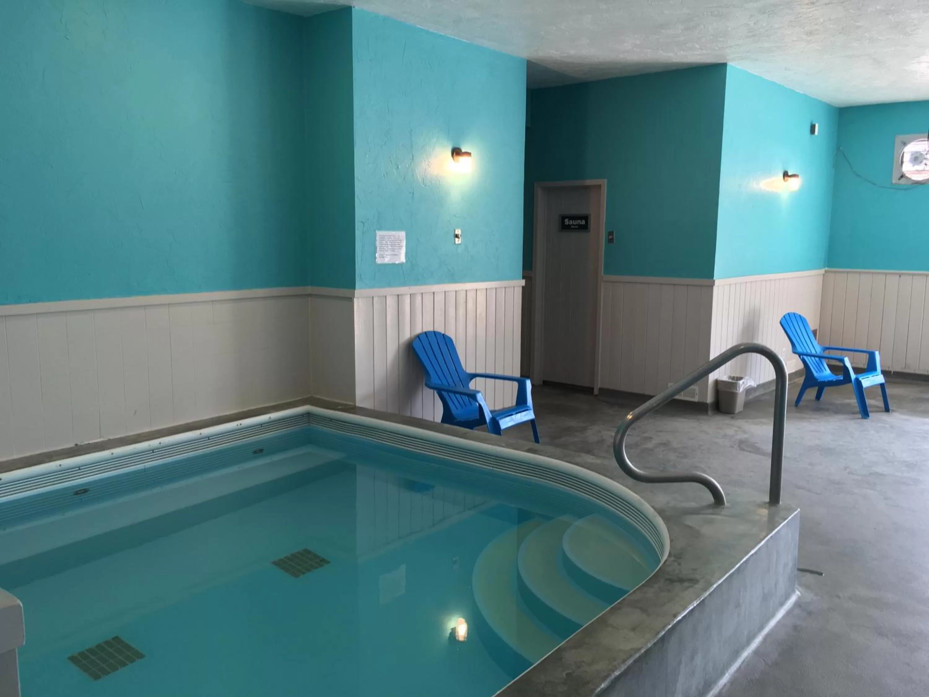 Swimming Pool in Fairway Inn