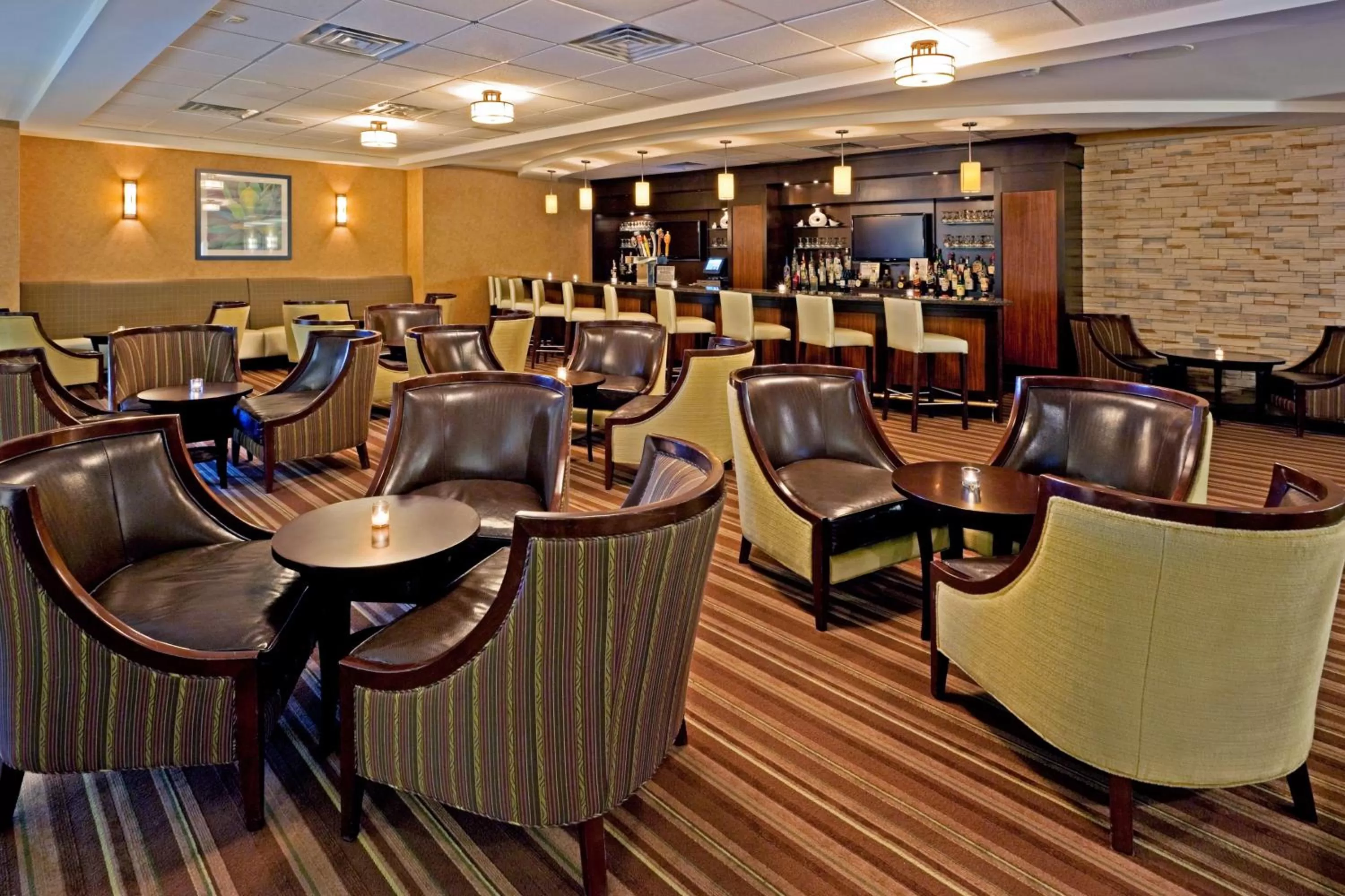 Lounge or bar in Armoni Inn & Suites