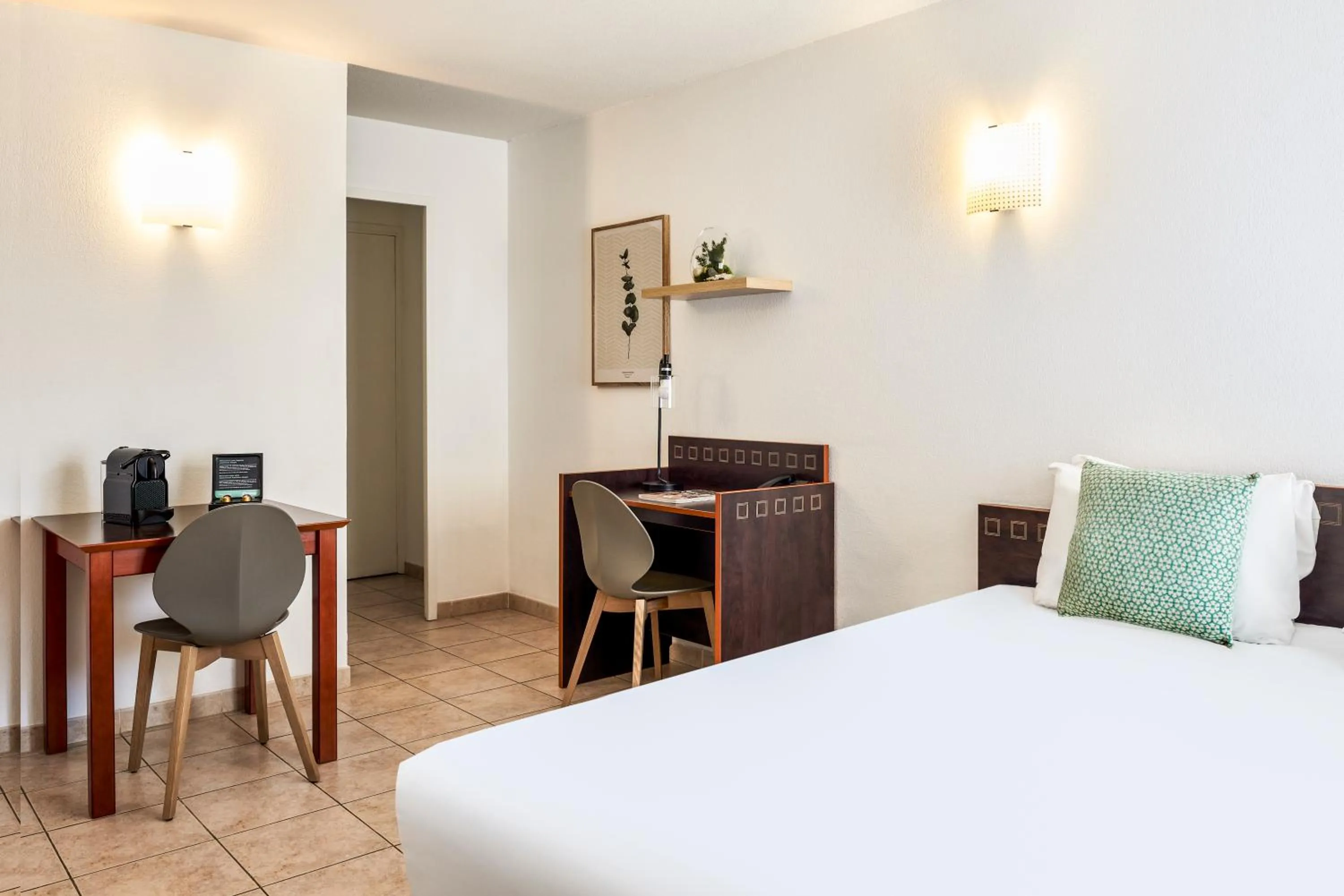Coffee/tea facilities, Bed in Aparthotel Adagio Access Nice Garibaldi