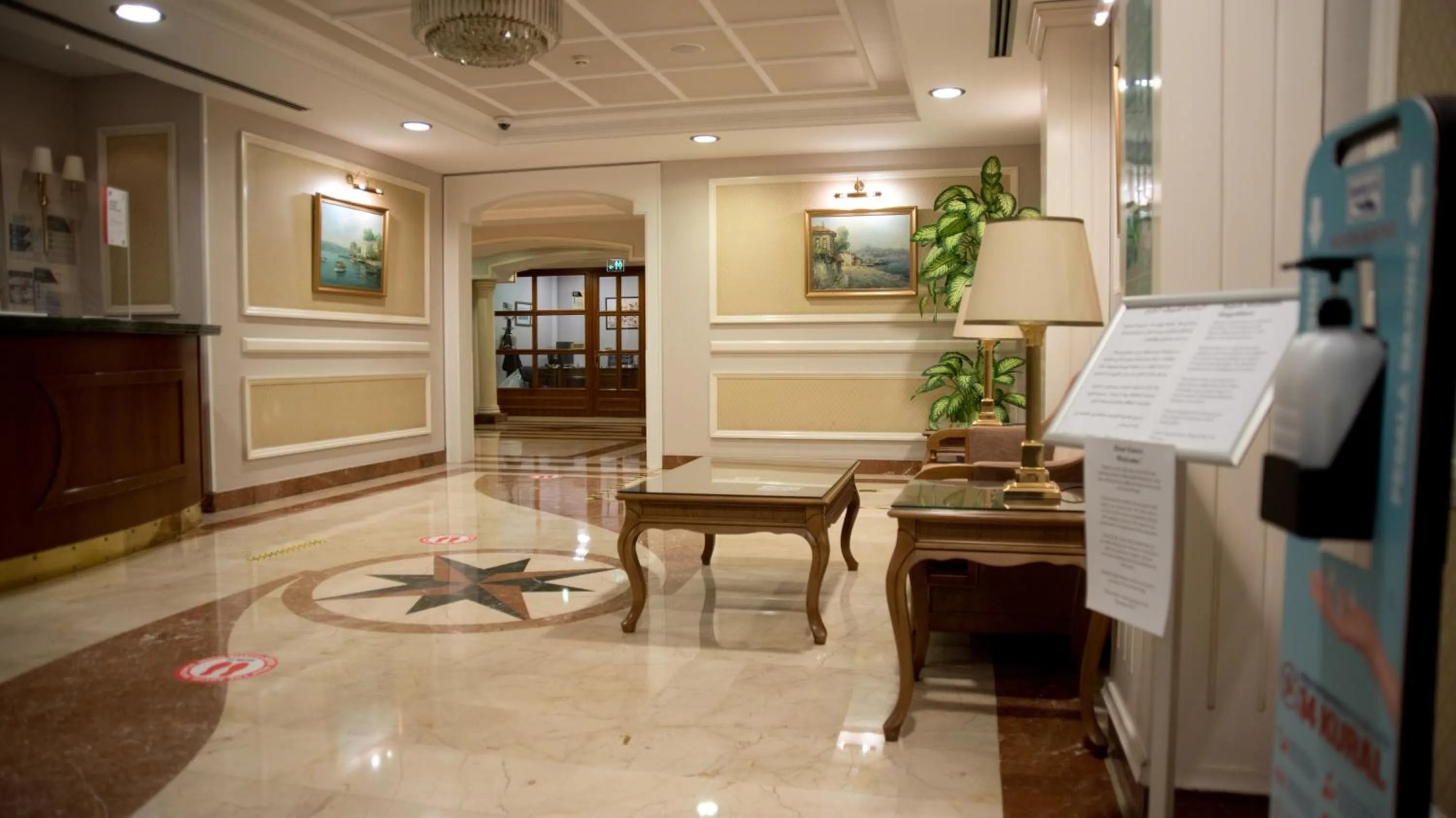 Lobby or reception in Taksim Metropark Hotel