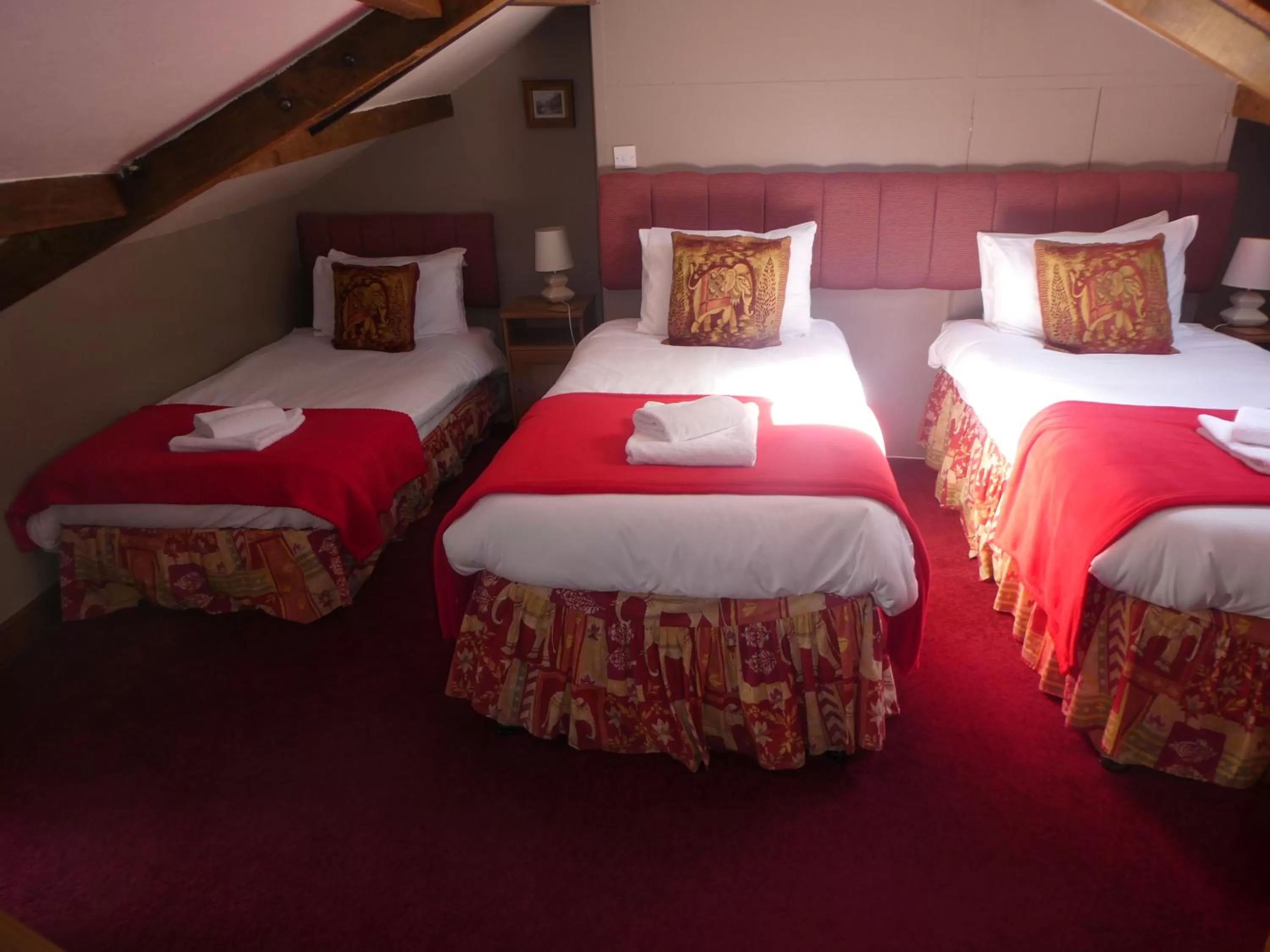 Triple Room with Shower in The George Inn