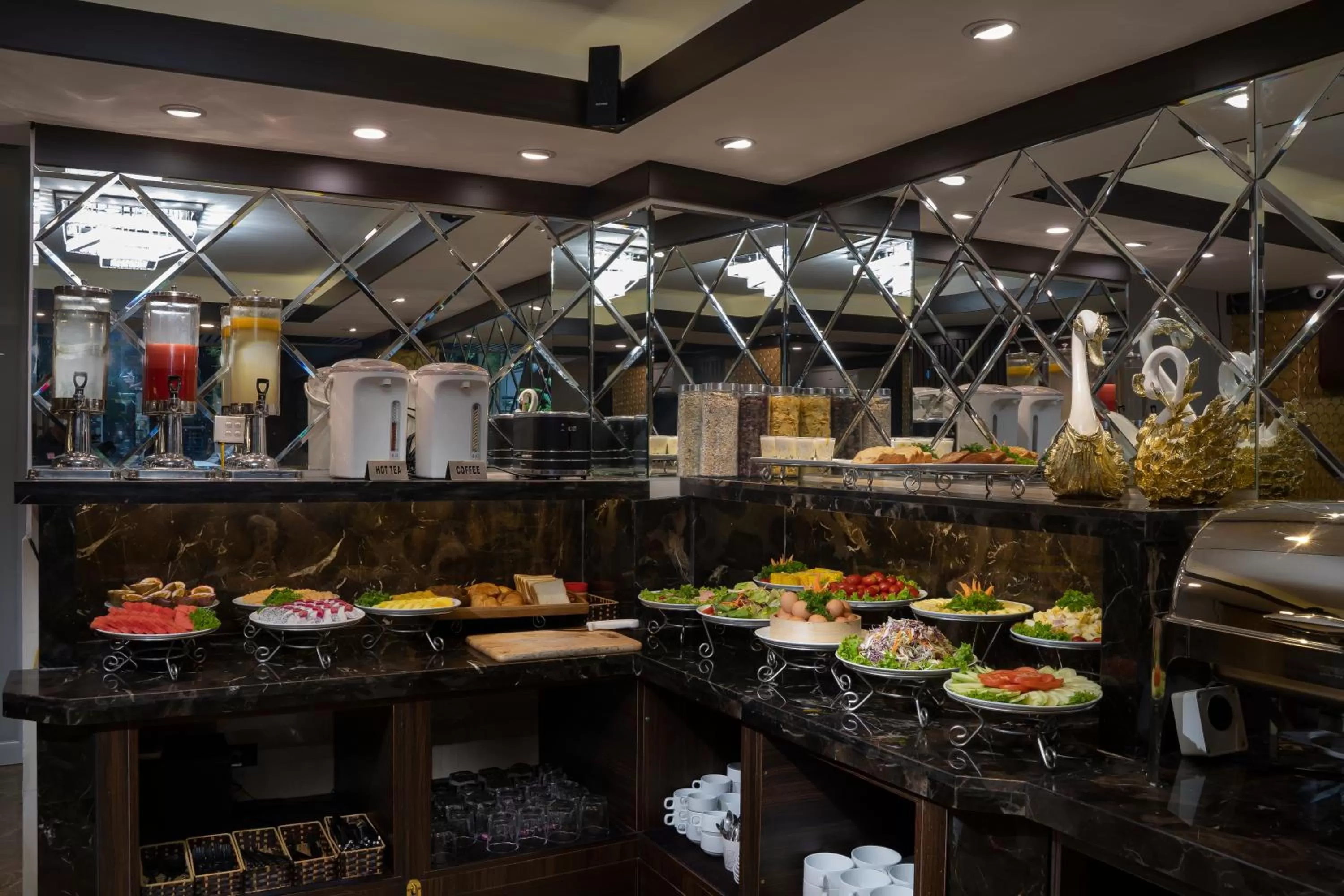 Buffet breakfast in Splendid Star Grand Hotel and Spa