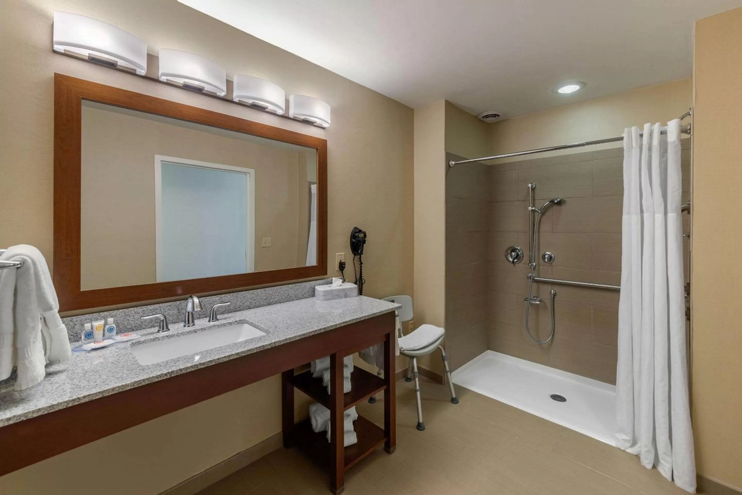 Photo of the whole room in Comfort Inn & Suites Northern Kentucky