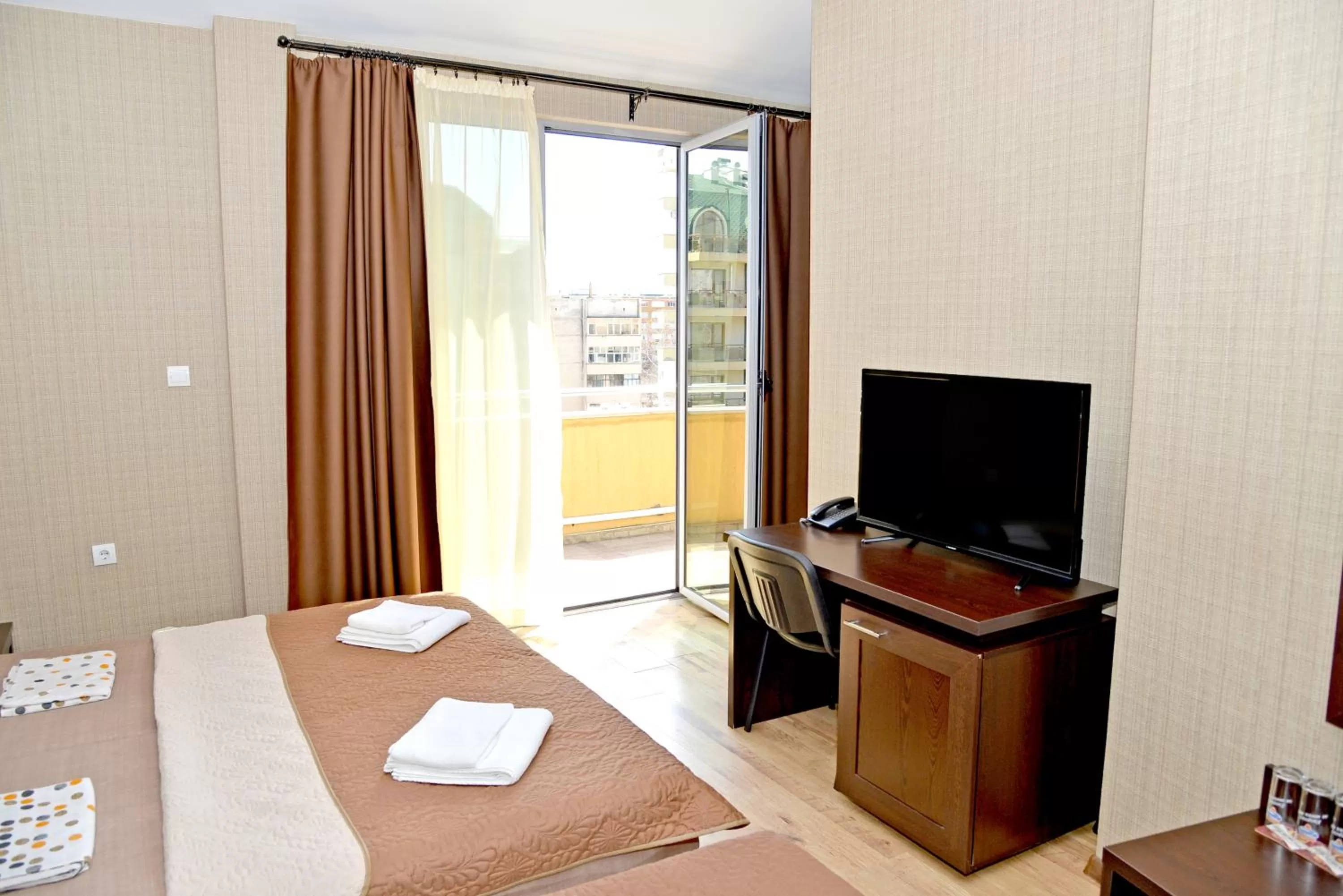 TV and multimedia, TV/Entertainment Center in Dream Hotel