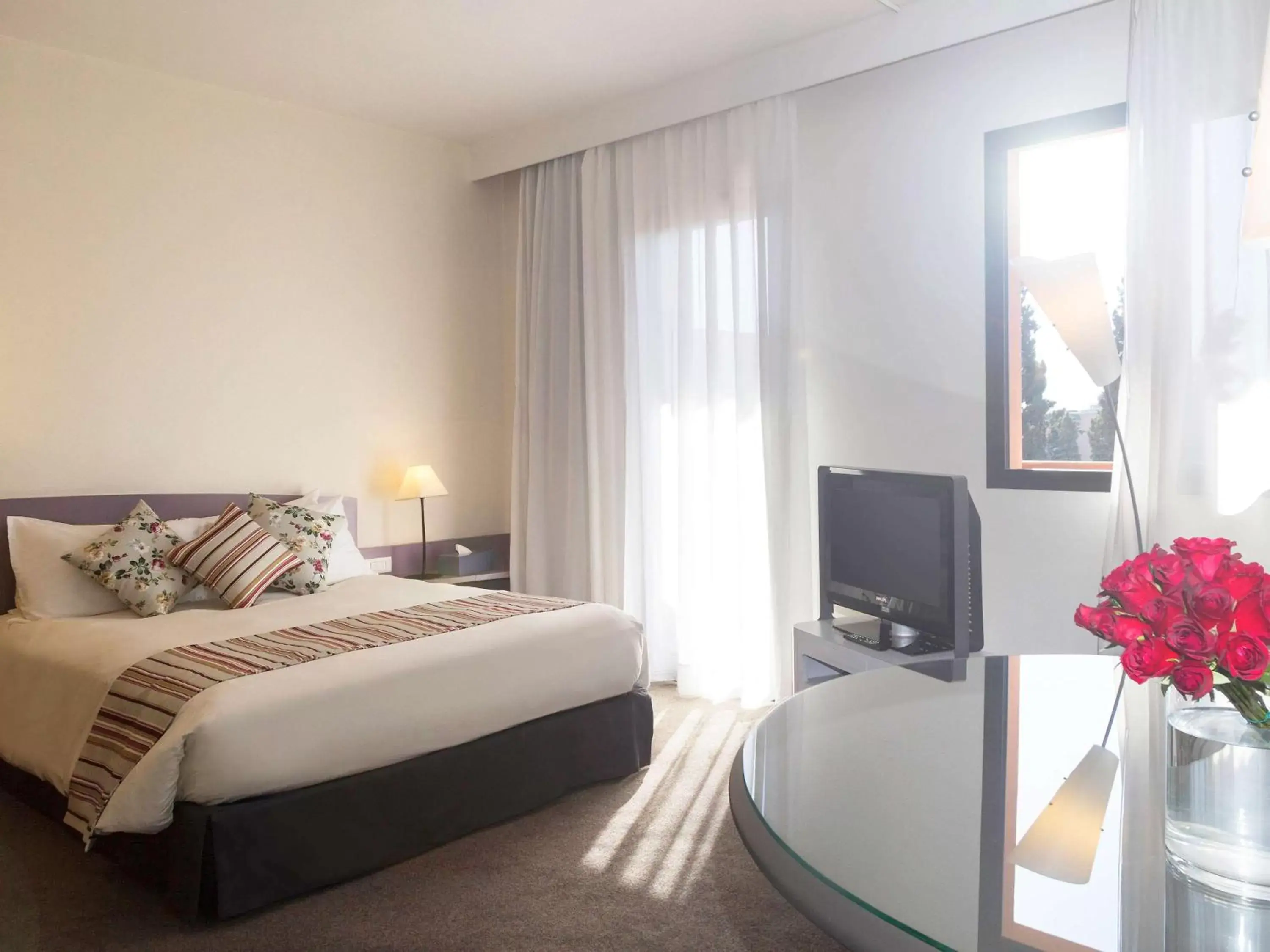 Superior Double Room with Sofa and Pool View in Novotel Marrakech Hivernage Superior Double Room with Sofa and Pool View in Novotel Marrakech Hivernage